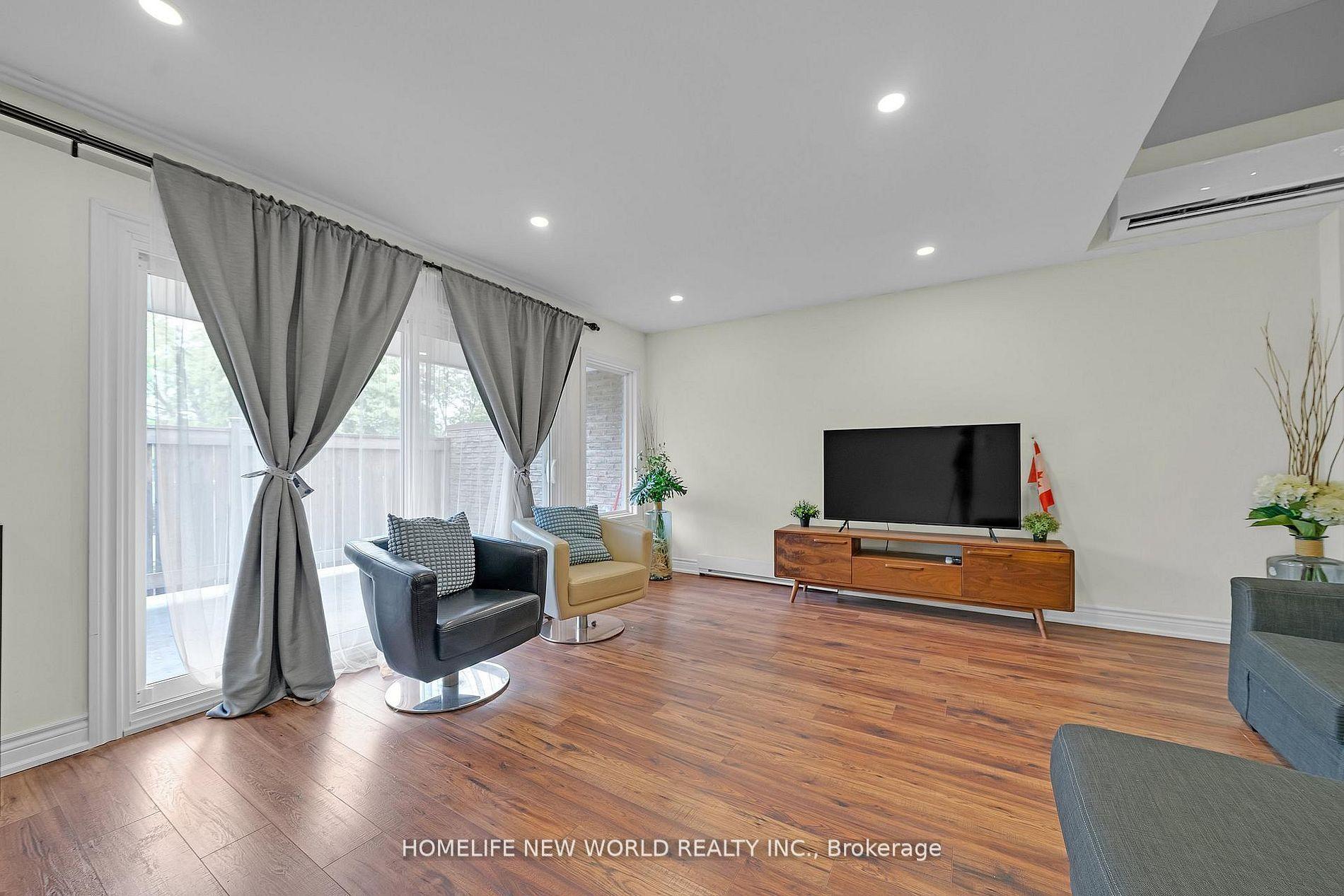 38 Springfair Avenue, Aurora — Condo Town for sale, photo 1