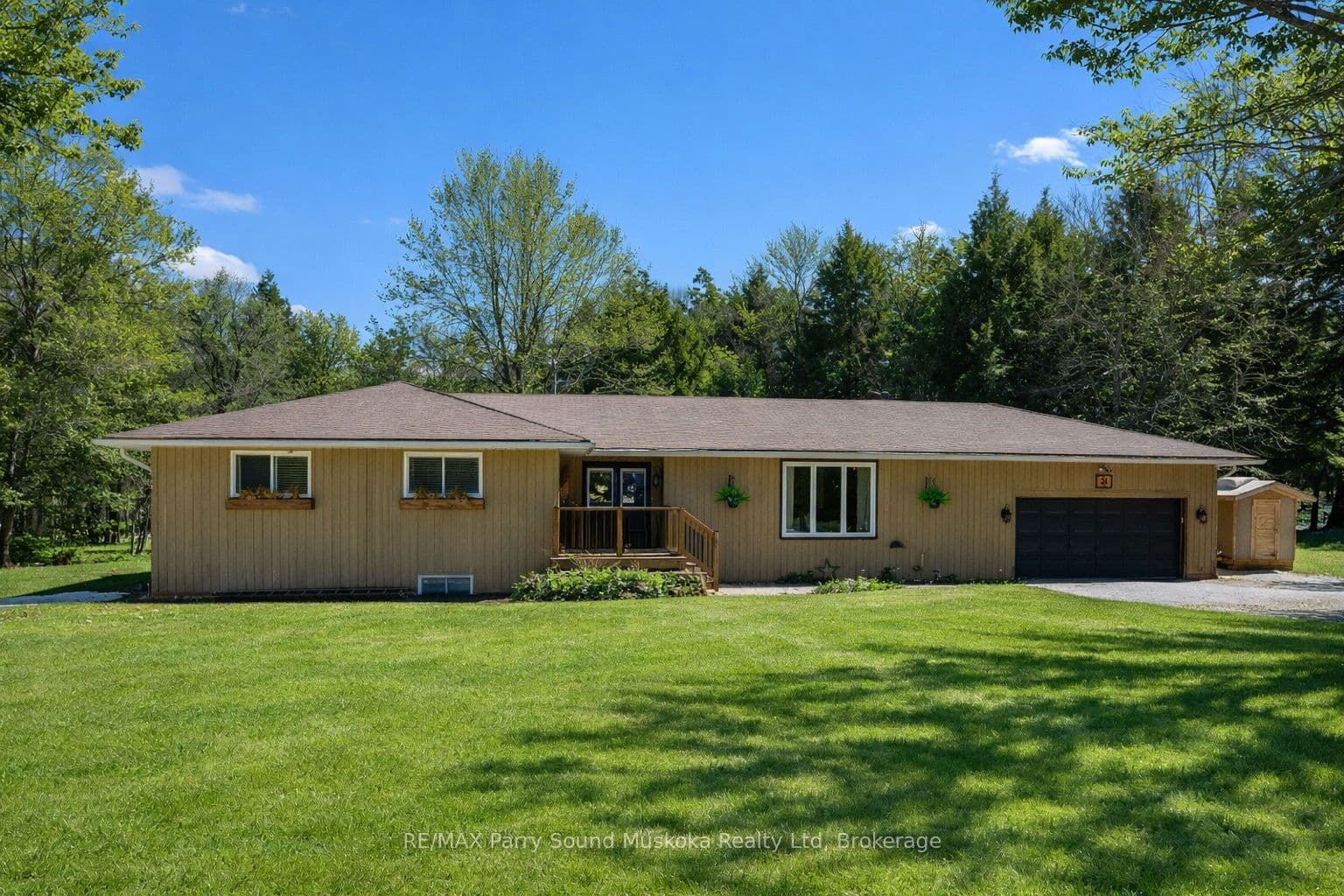 31 Lake Forest Drive — photo 1