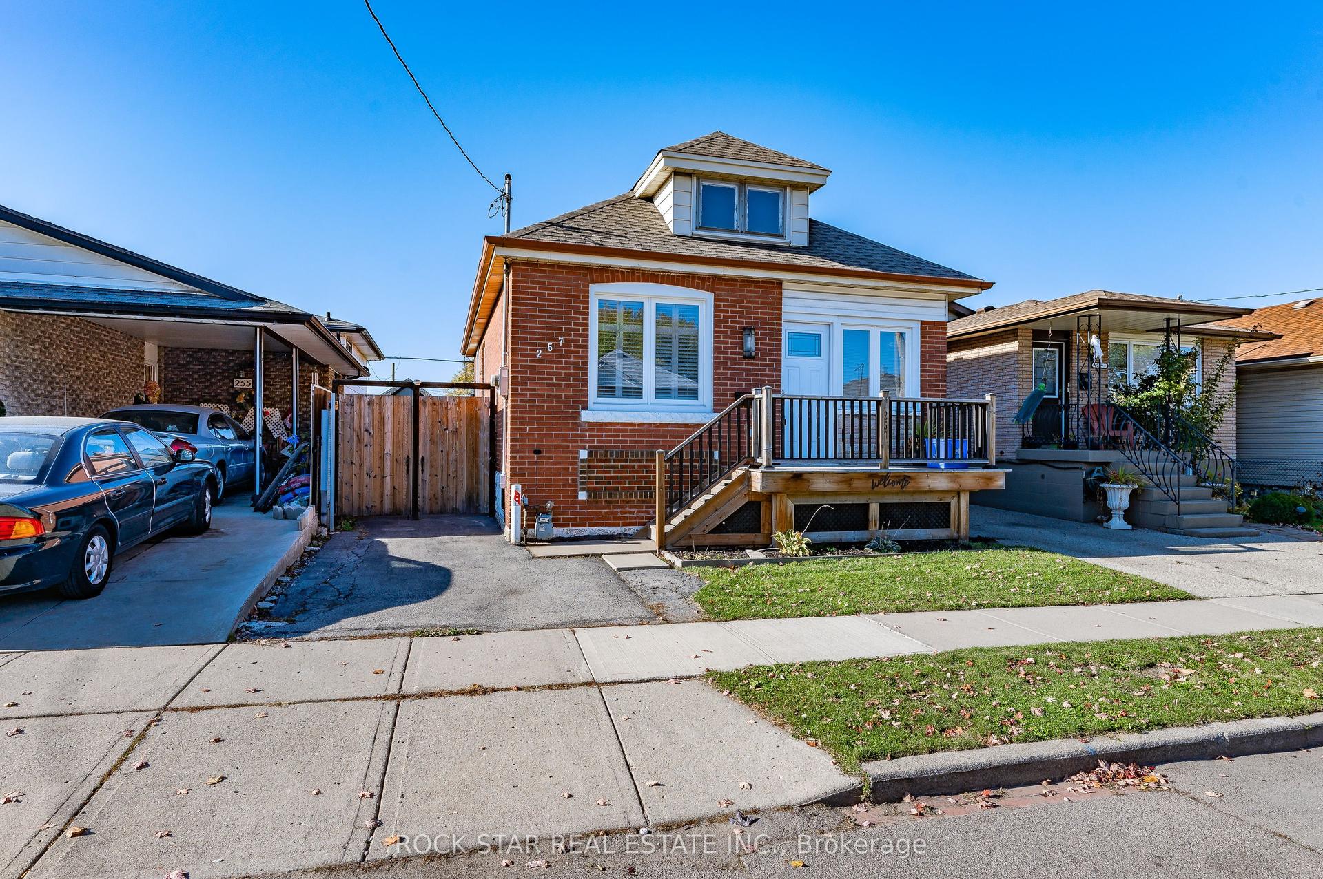 257 Tragina Avenue N, Hamilton — Detached for lease, photo 1