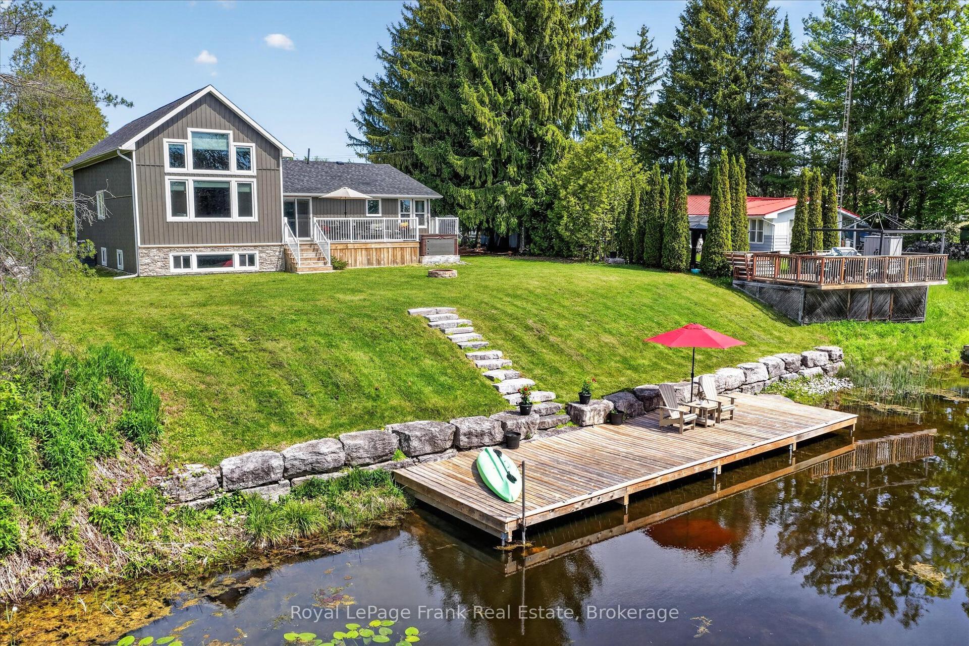 34 Rideau Drive — photo 1