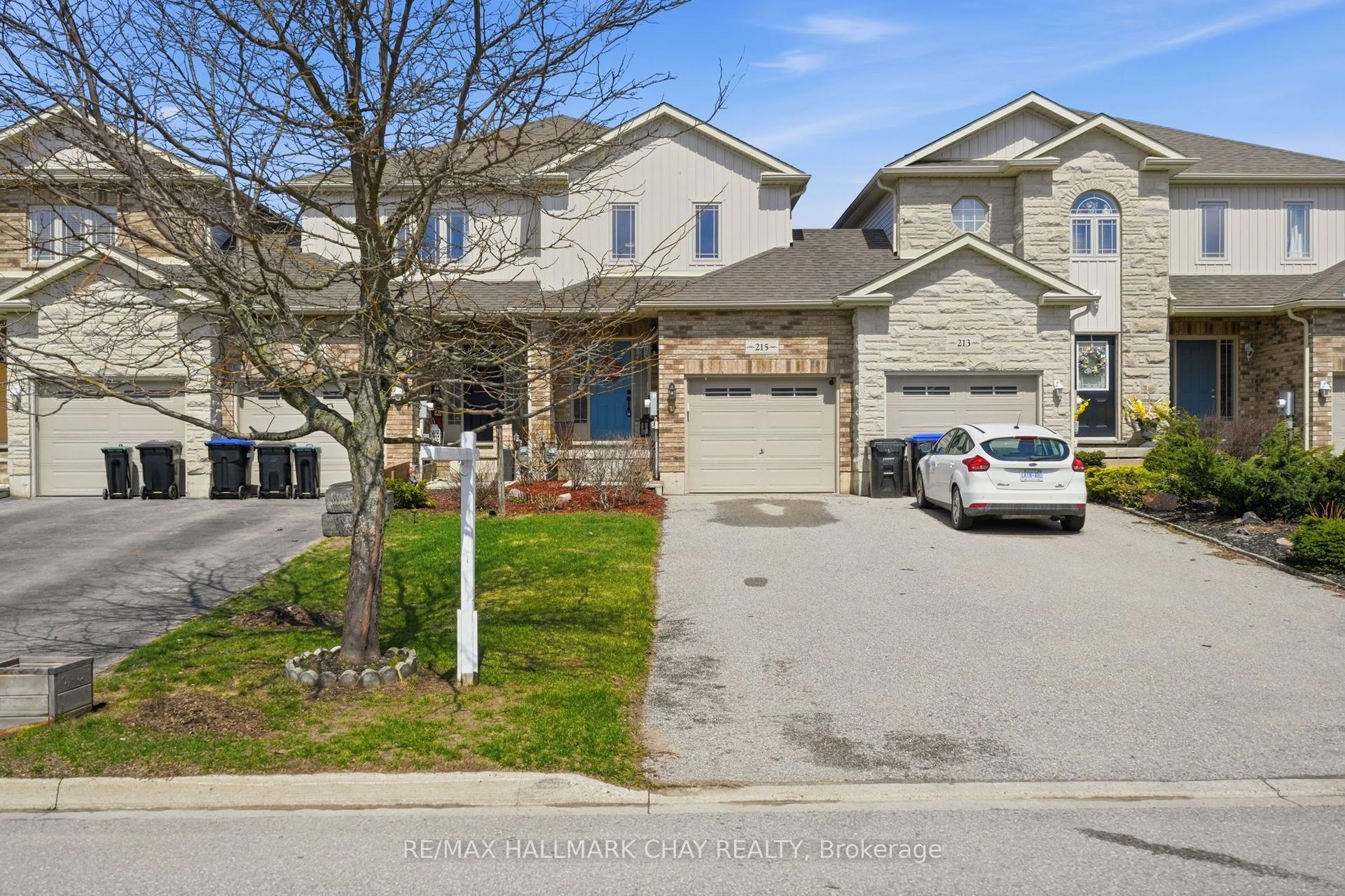 215 Banting Crescent — photo 1