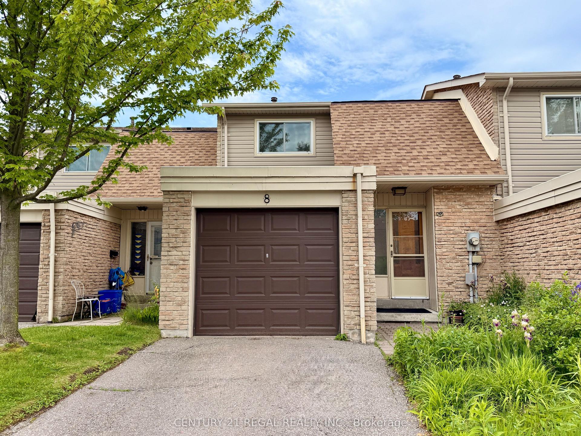 8 Chamberlain Court — photo 1
