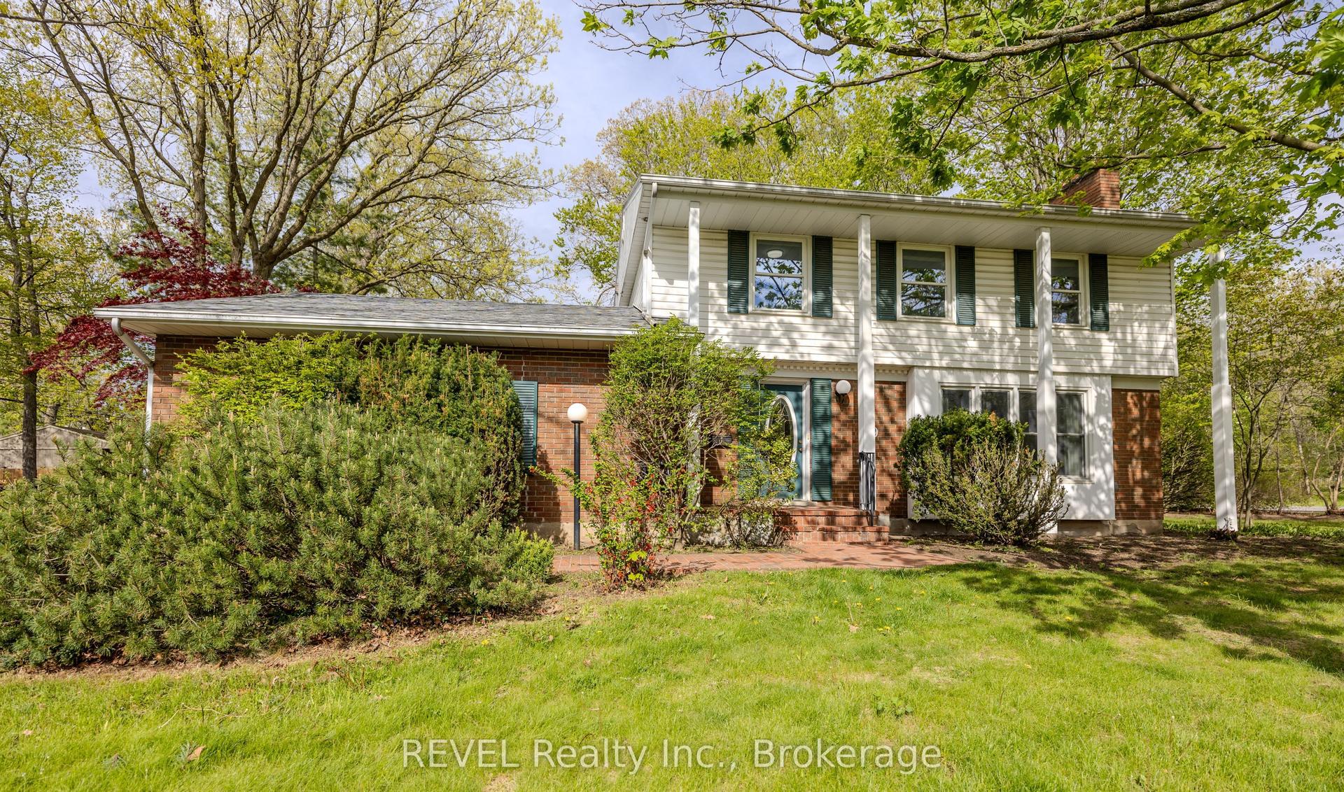 19 Woodington Crescent — photo 1