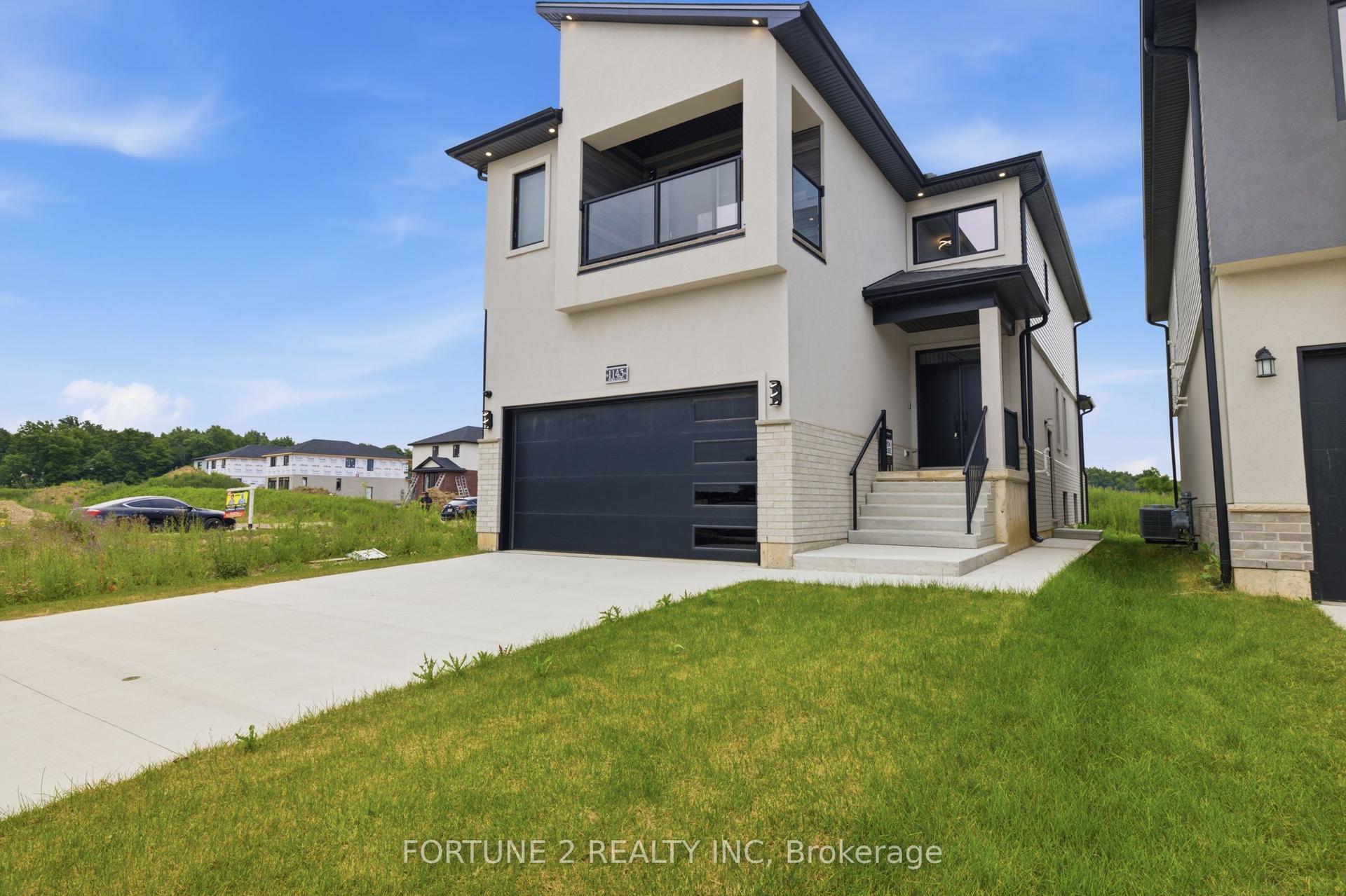 1143 Hobbs Drive, London South — Detached for sale, photo 1