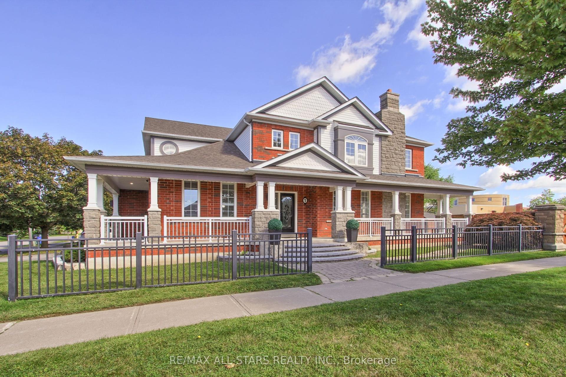 1 Hatch Street, Whitby — Detached for sale, photo 1
