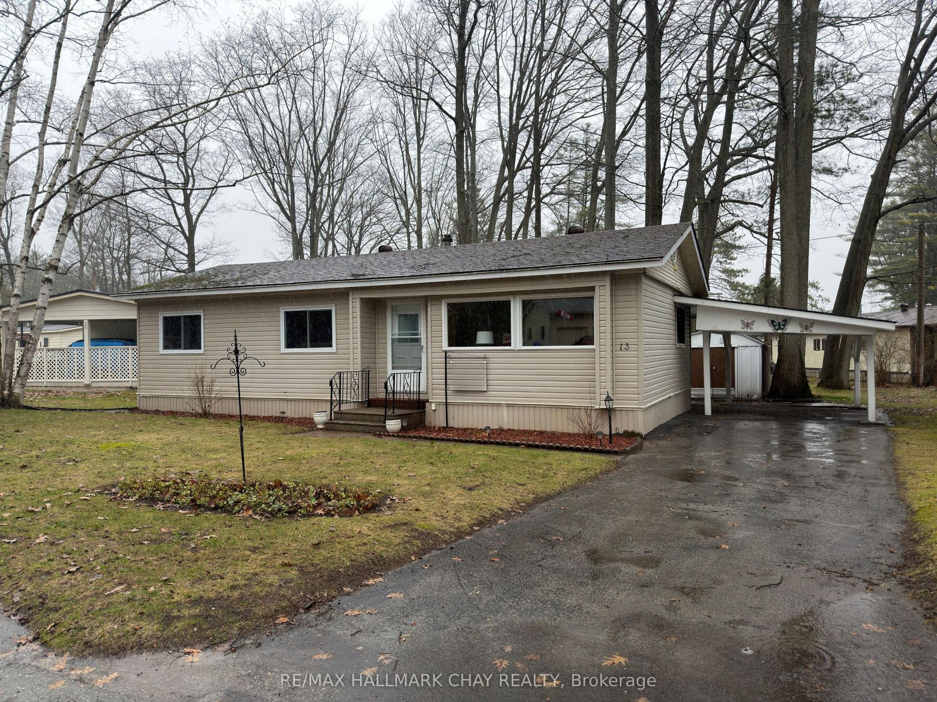 13 Carruthers Street N — photo 1