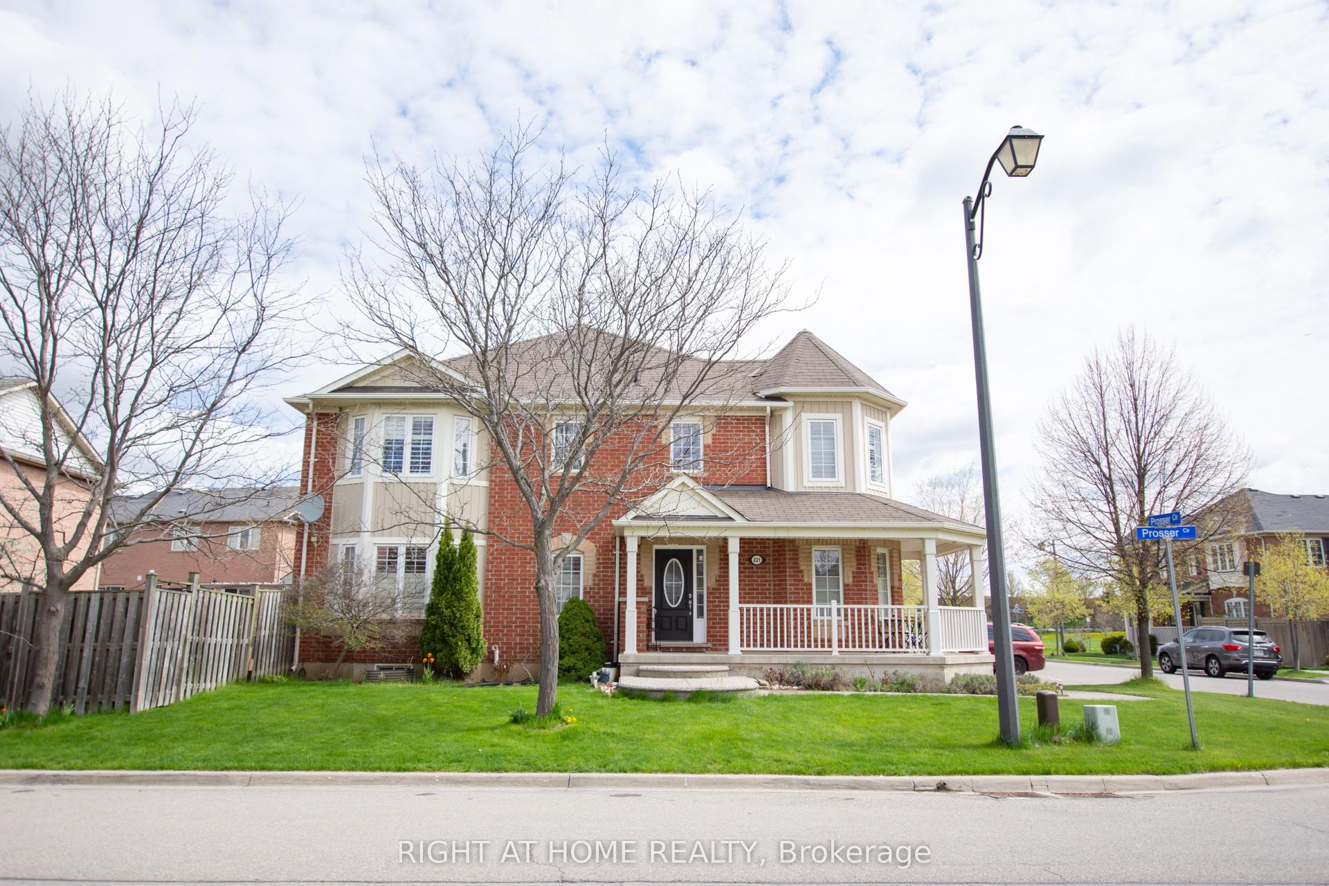 221 Prosser Circle, Milton — Townhouse for sale, photo 1