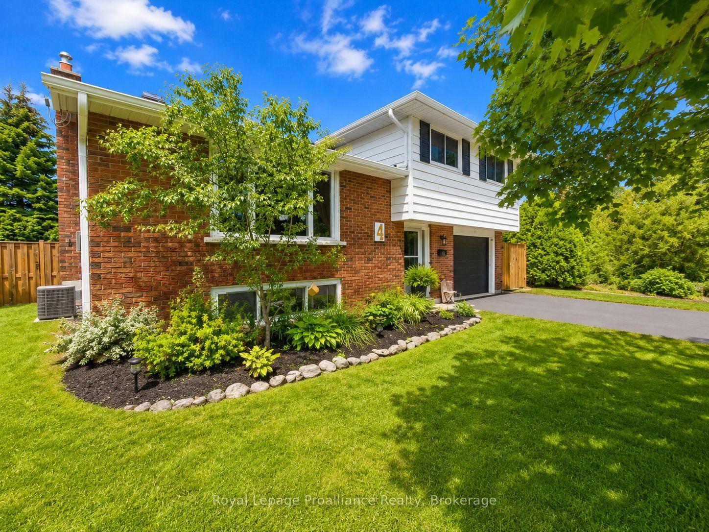 4 Richmond Grove, Belleville — Detached for sale, photo 1