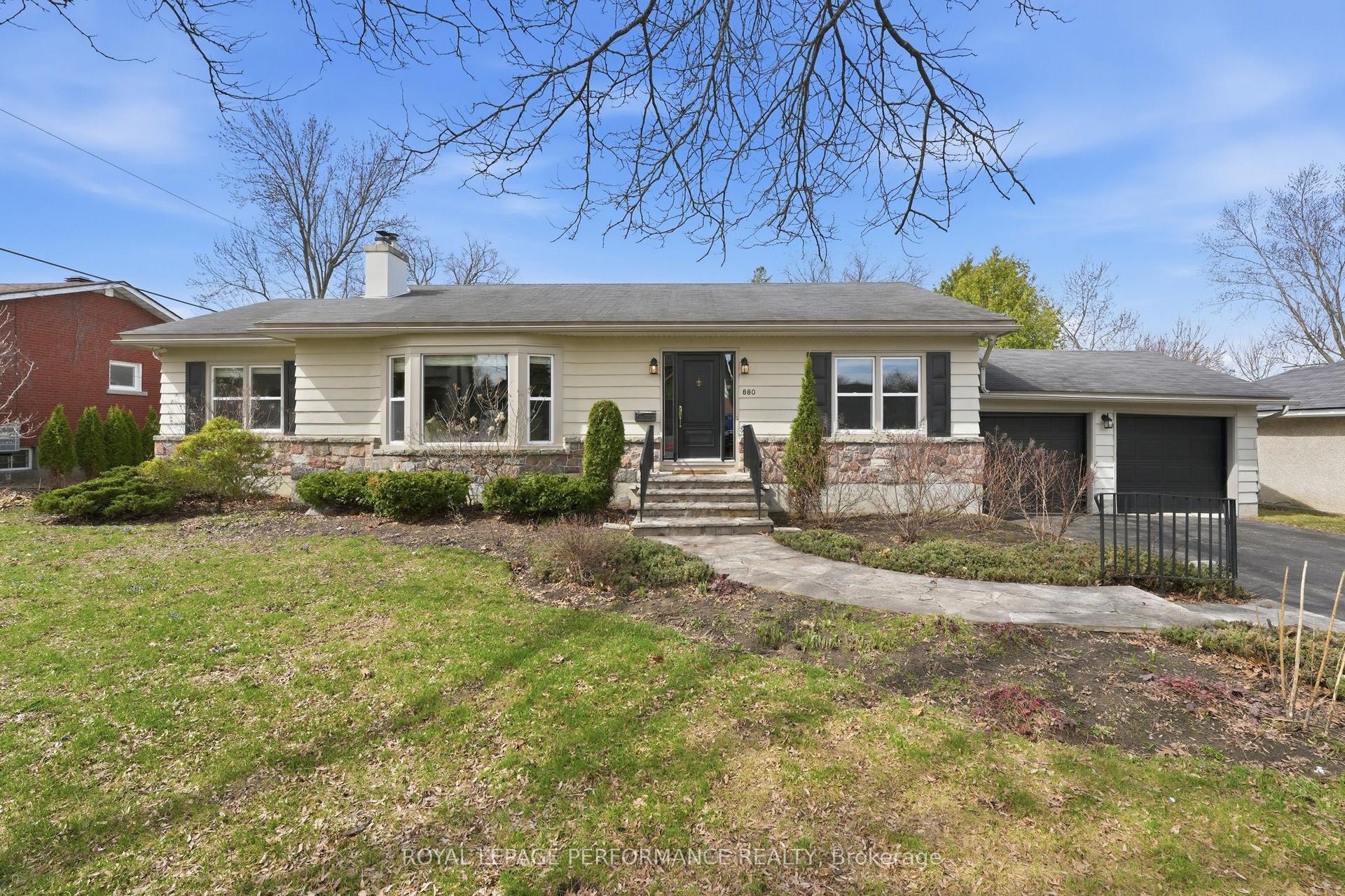 880 Melwood Avenue — photo 1