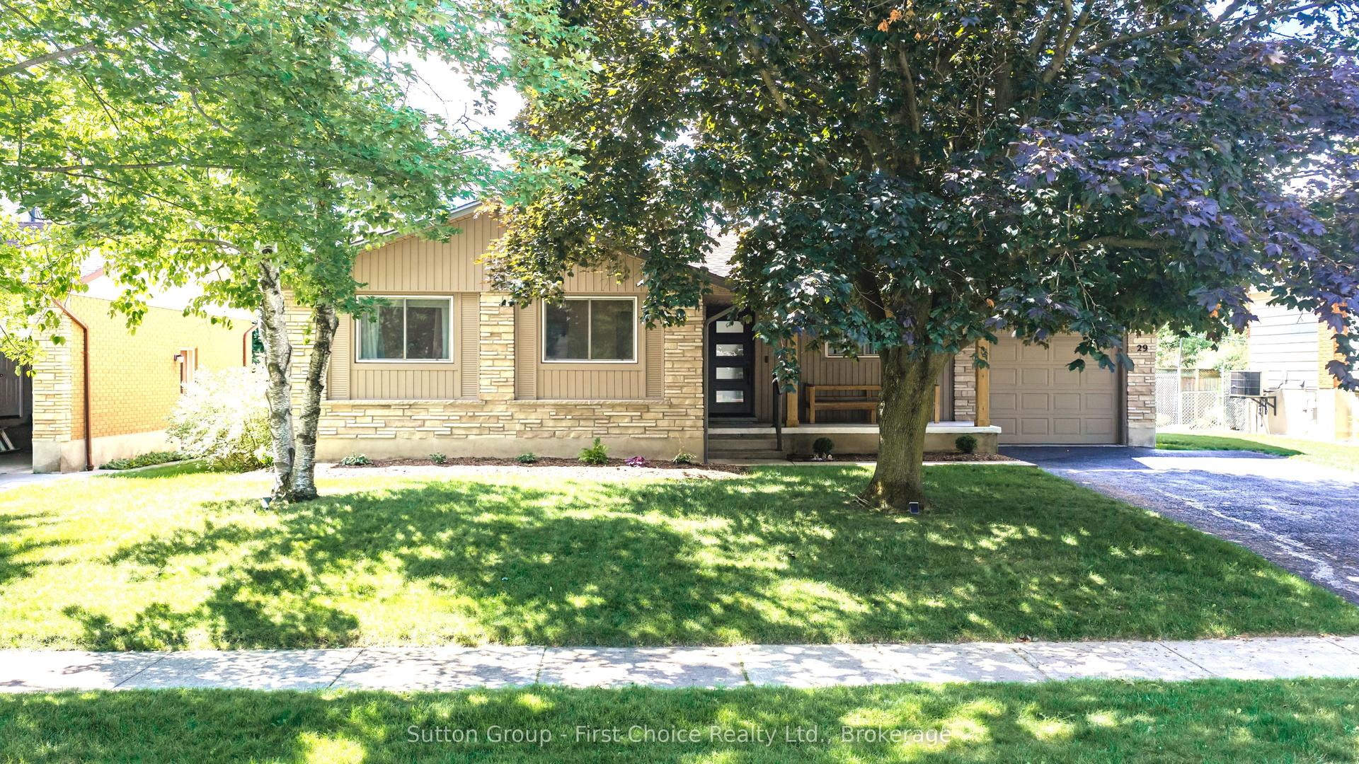 29 Windemere Crescent, Stratford — Detached for sale, photo 1