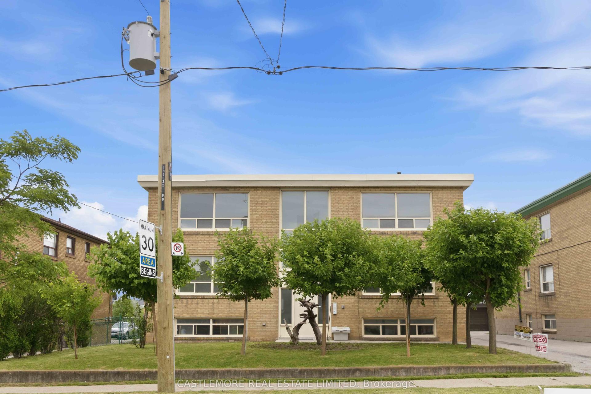 9 allenby Avenue, Toronto — Multiplex for sale, photo 1