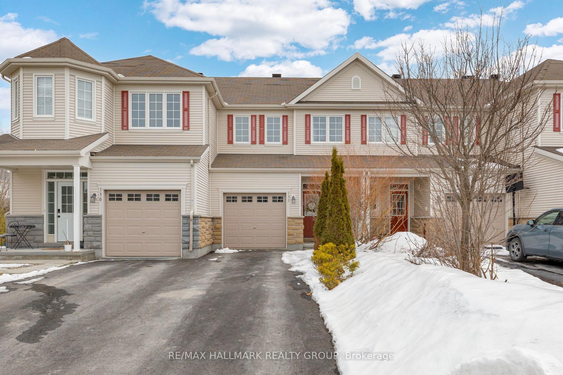 132 LARAMIE Crescent — photo 1