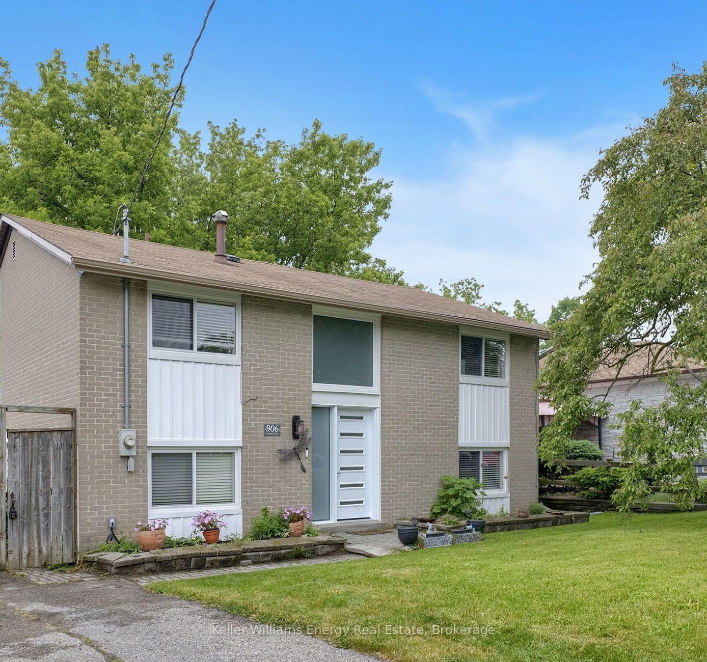 906 Centre Street N, Whitby — Detached for sale, photo 1