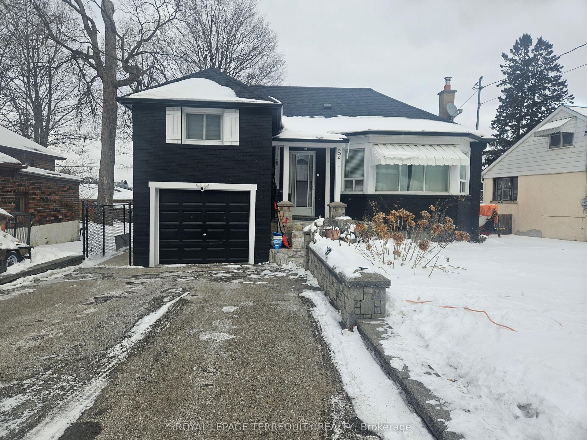 64 Pelmo Crescent — photo 1