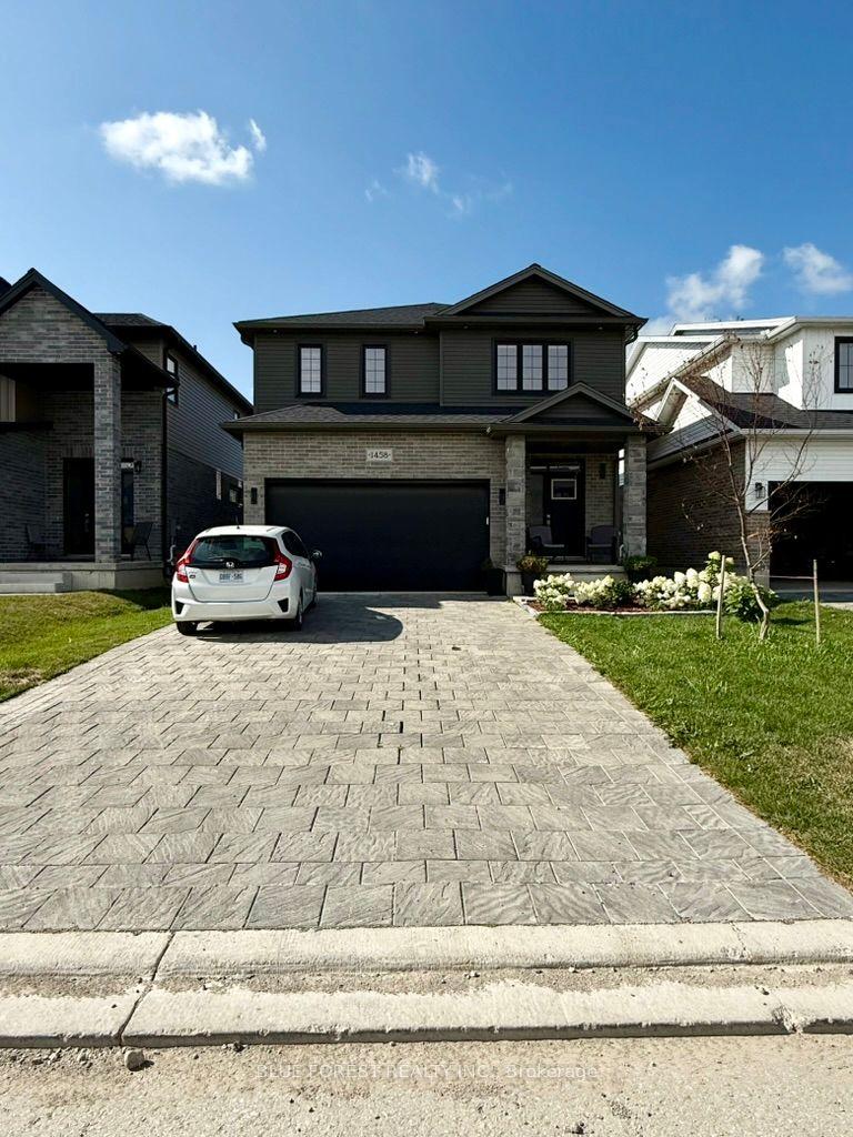 1458 Wright Crescent — photo 1