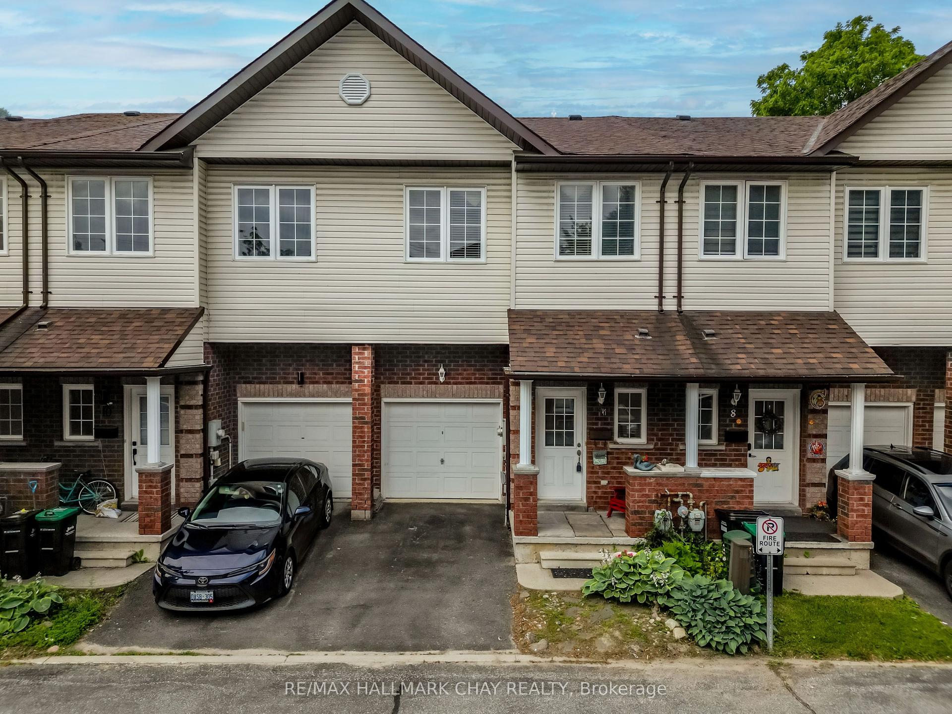 488 Yonge Street 9 #9 — photo 1