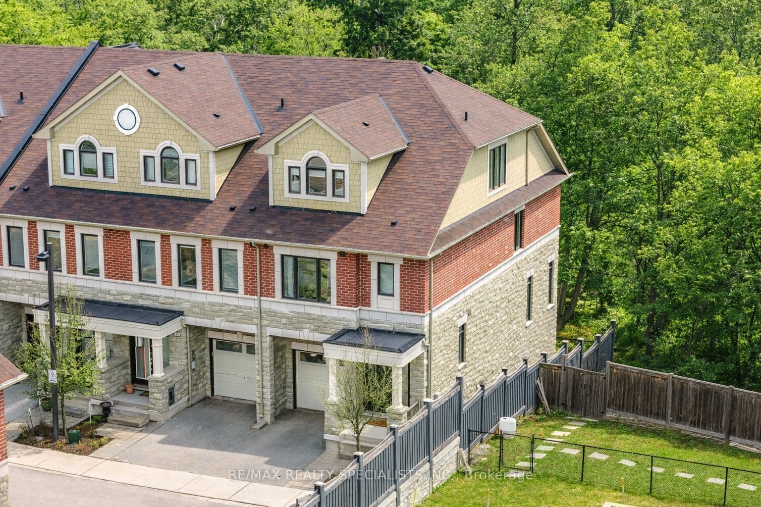 57 Hiawatha Court — photo 1