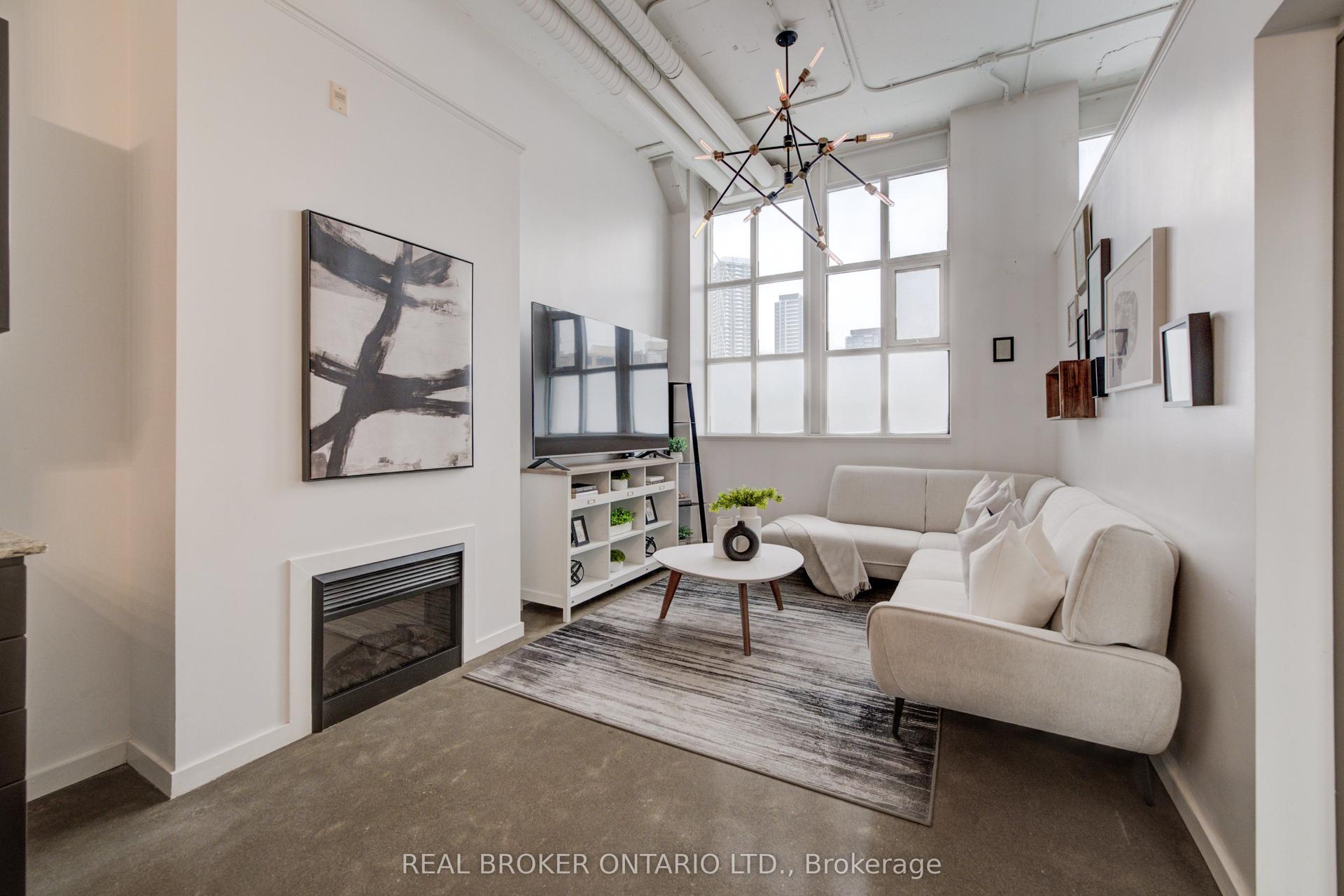 410 King Street W 126 #126 — photo 1