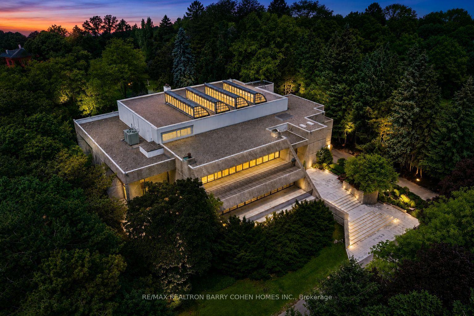 30 High Point Road, Toronto — Detached for sale, photo 1