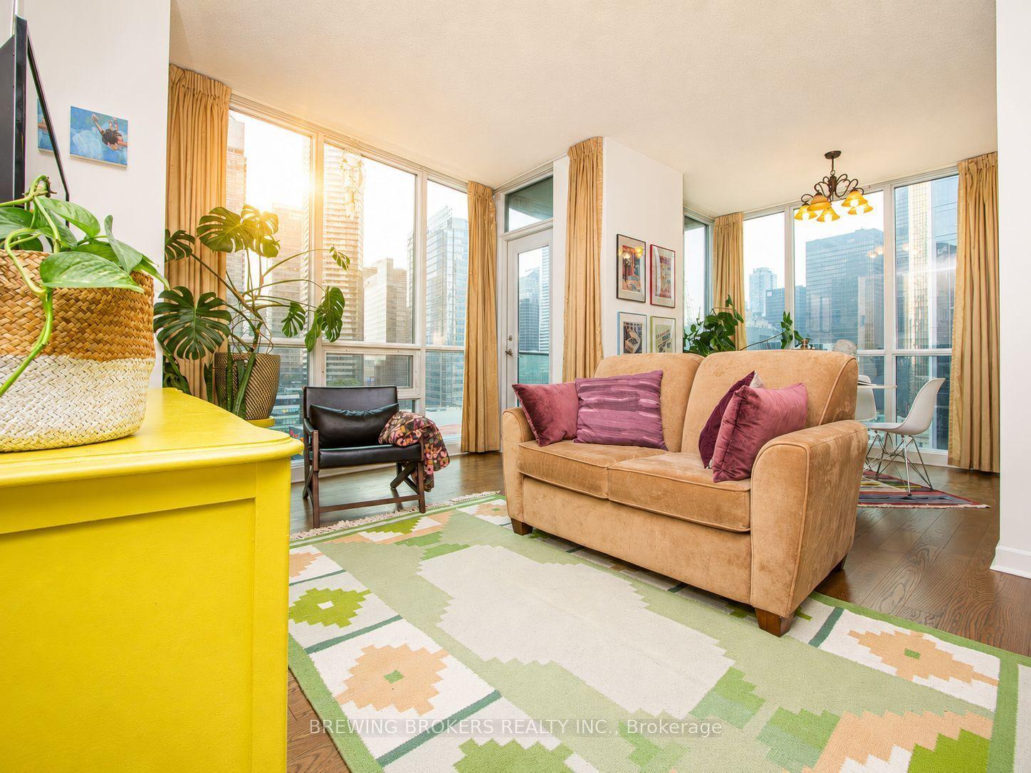 18 Harbour Street 1702 #1702, Toronto — Condo for sale, photo 1