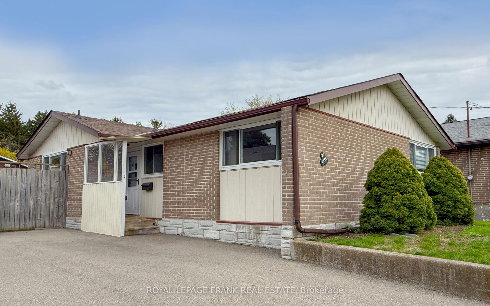 25 Shoreland Crescent — photo 1