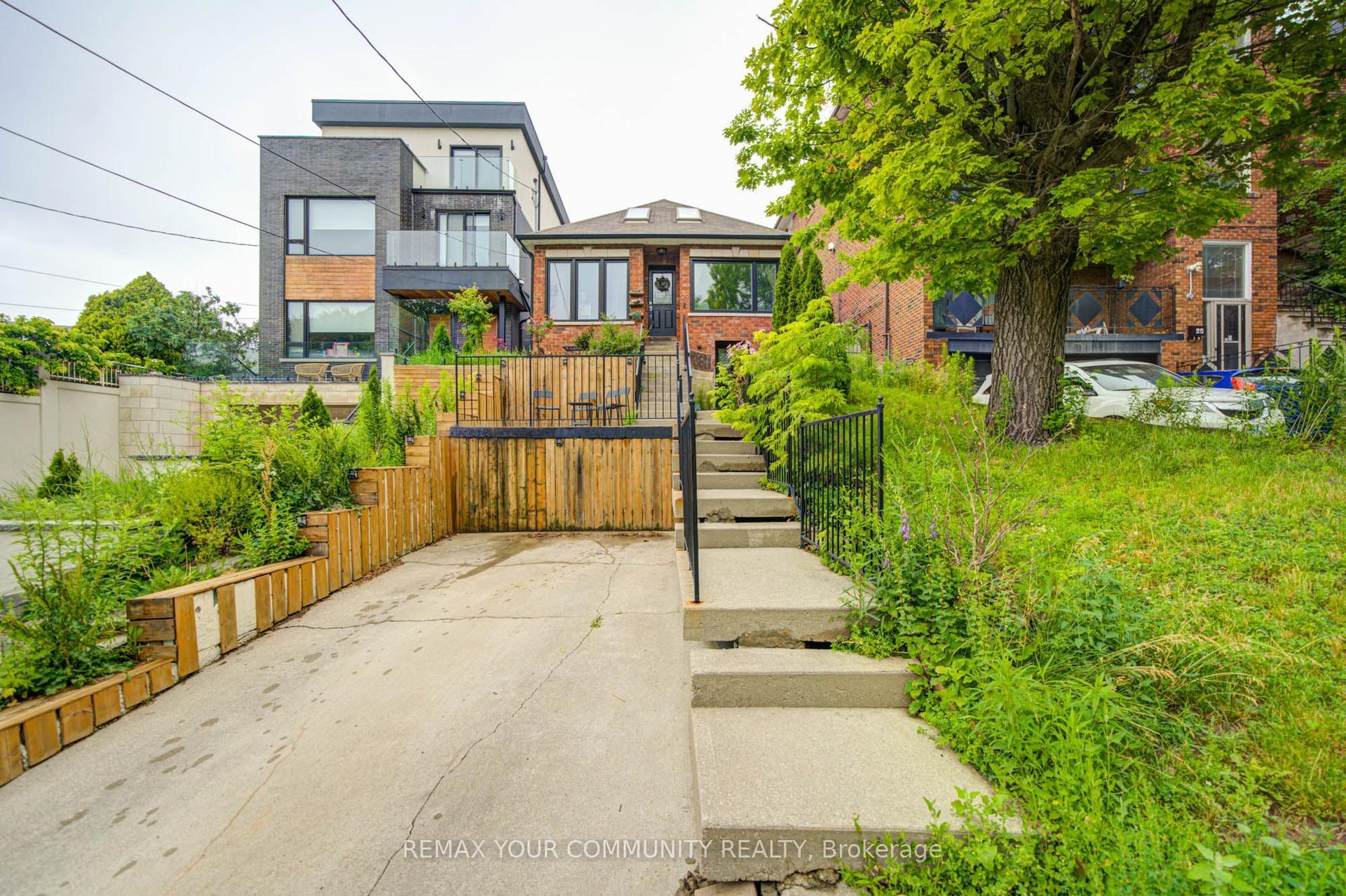 29 Ennerdale Road Main #Main, Toronto — Detached for lease, photo 1
