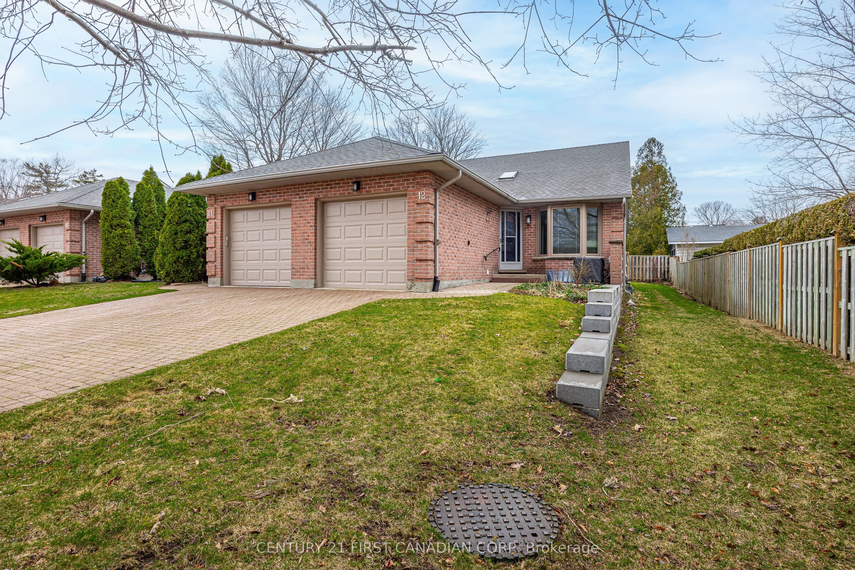 90 Ontario Street S 12 #12 — photo 1