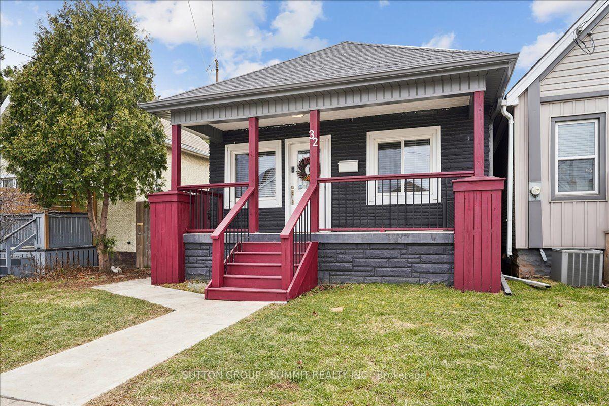 32 Allan Avenue — photo 1