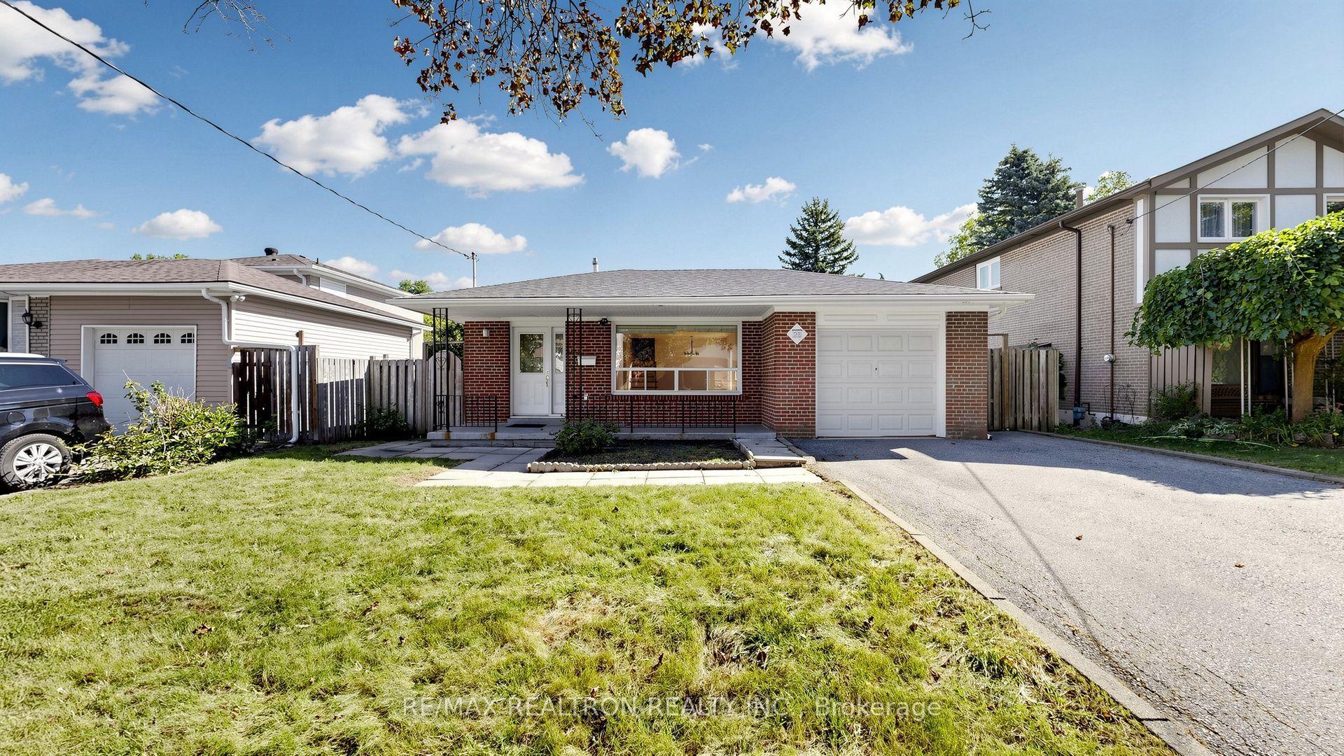 23 Lesgay Crescent, Toronto — Detached for sale, photo 1