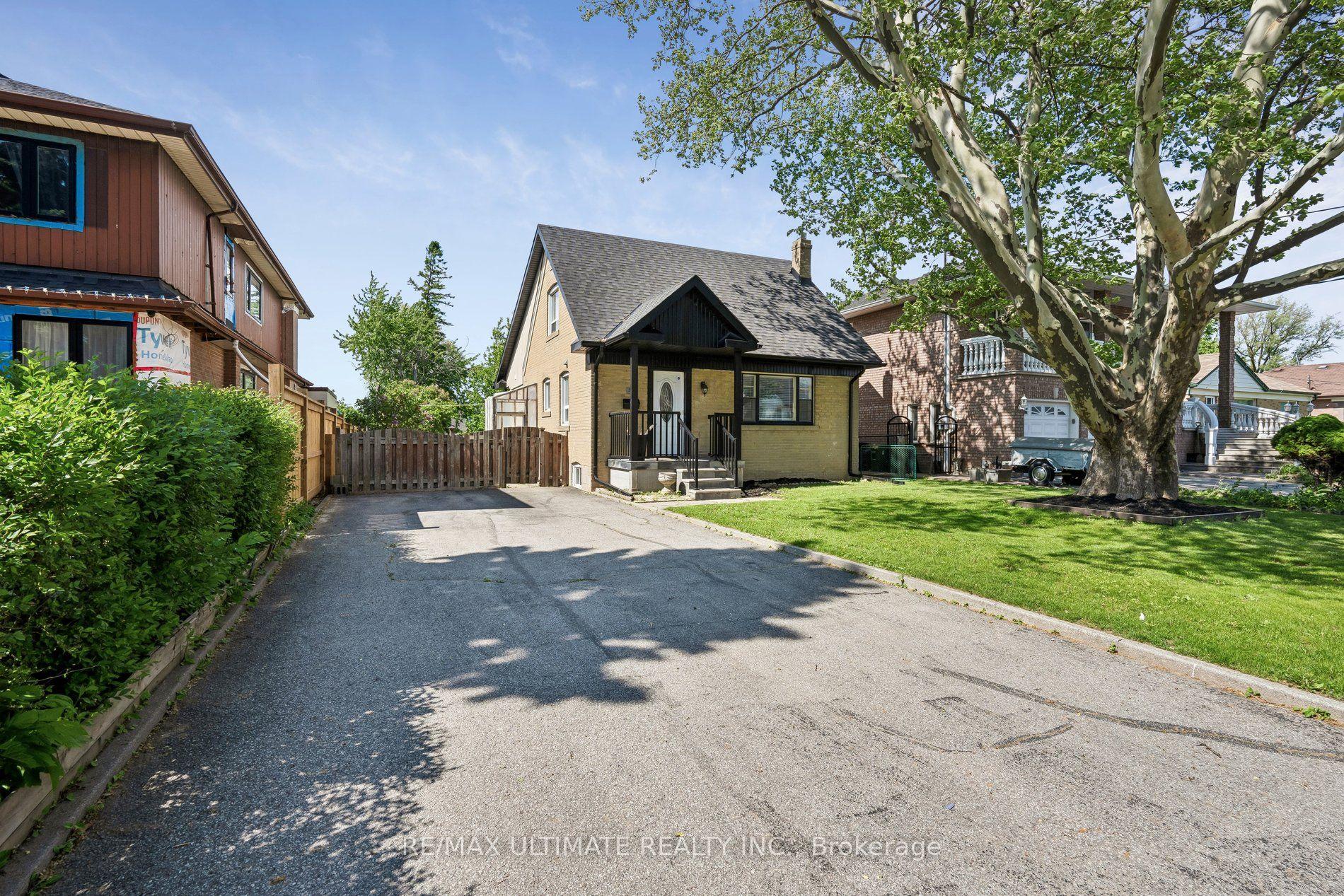 34 Compton Crescent Main #Main — photo 1