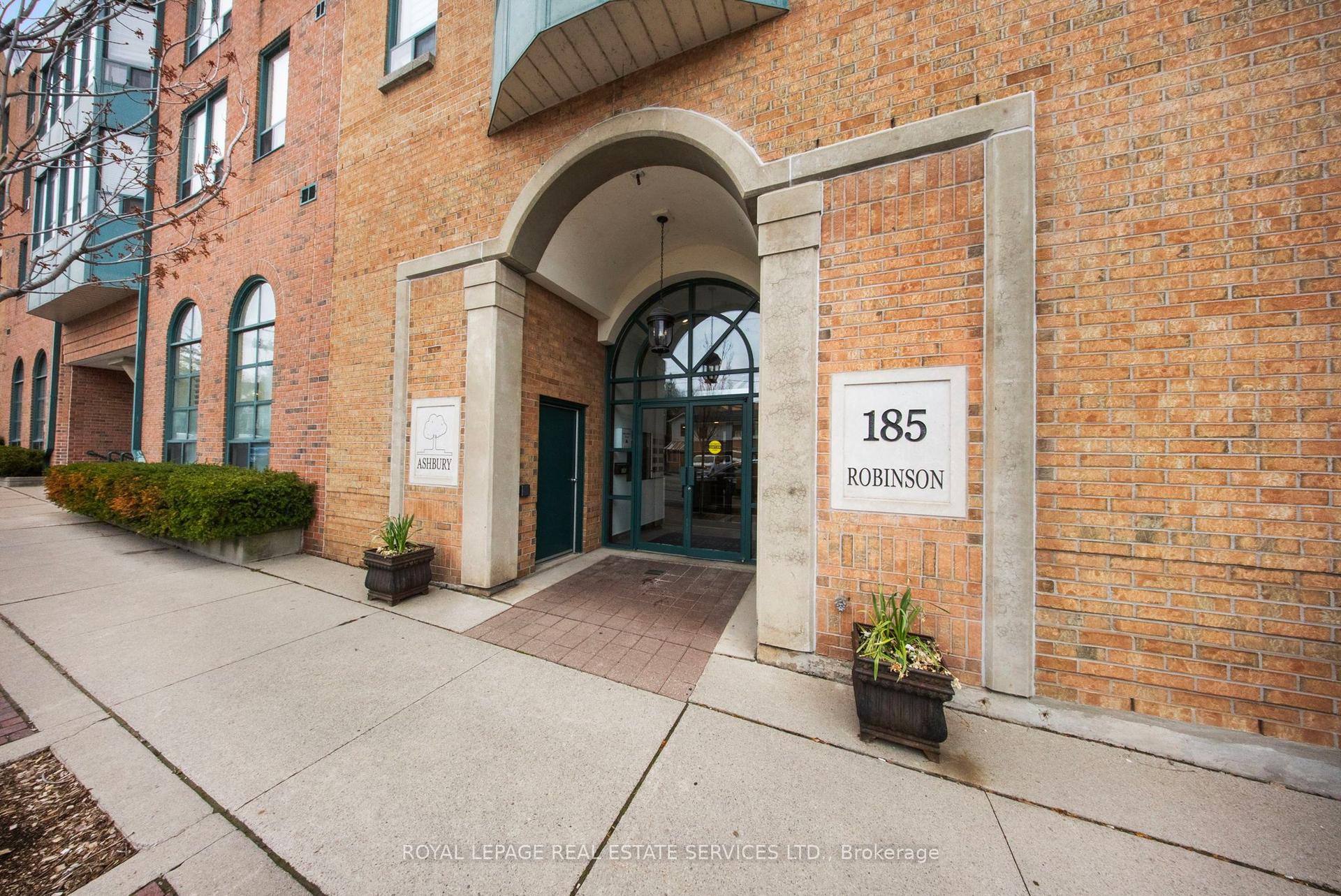 185 Robinson Street 202 #202 — photo 1