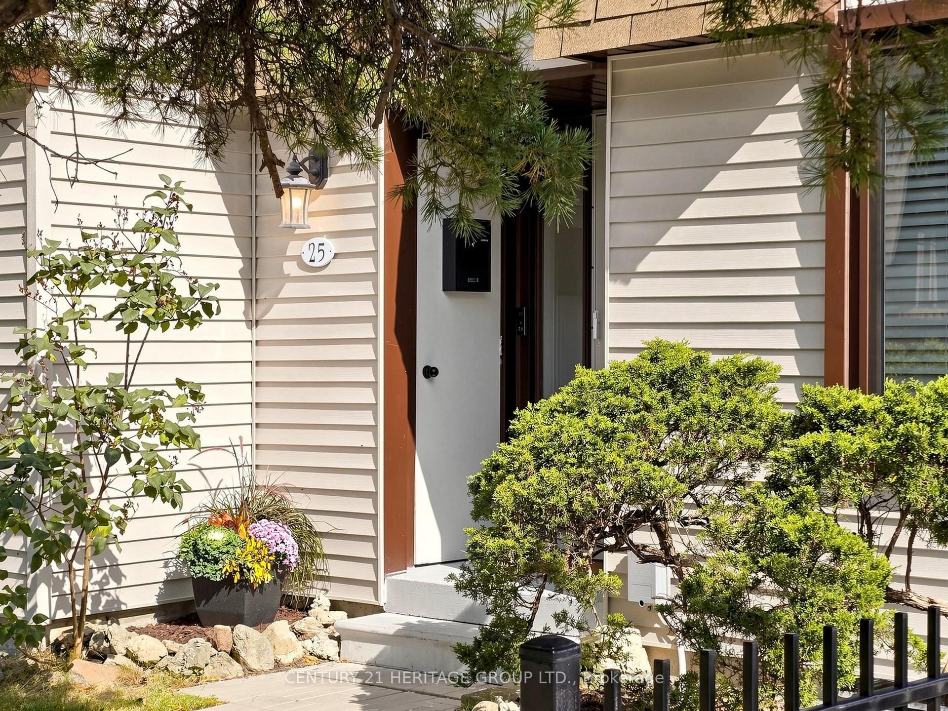 189 Springhead Gardens 25 #25, Richmond Hill — Condo Town for sale, photo 1