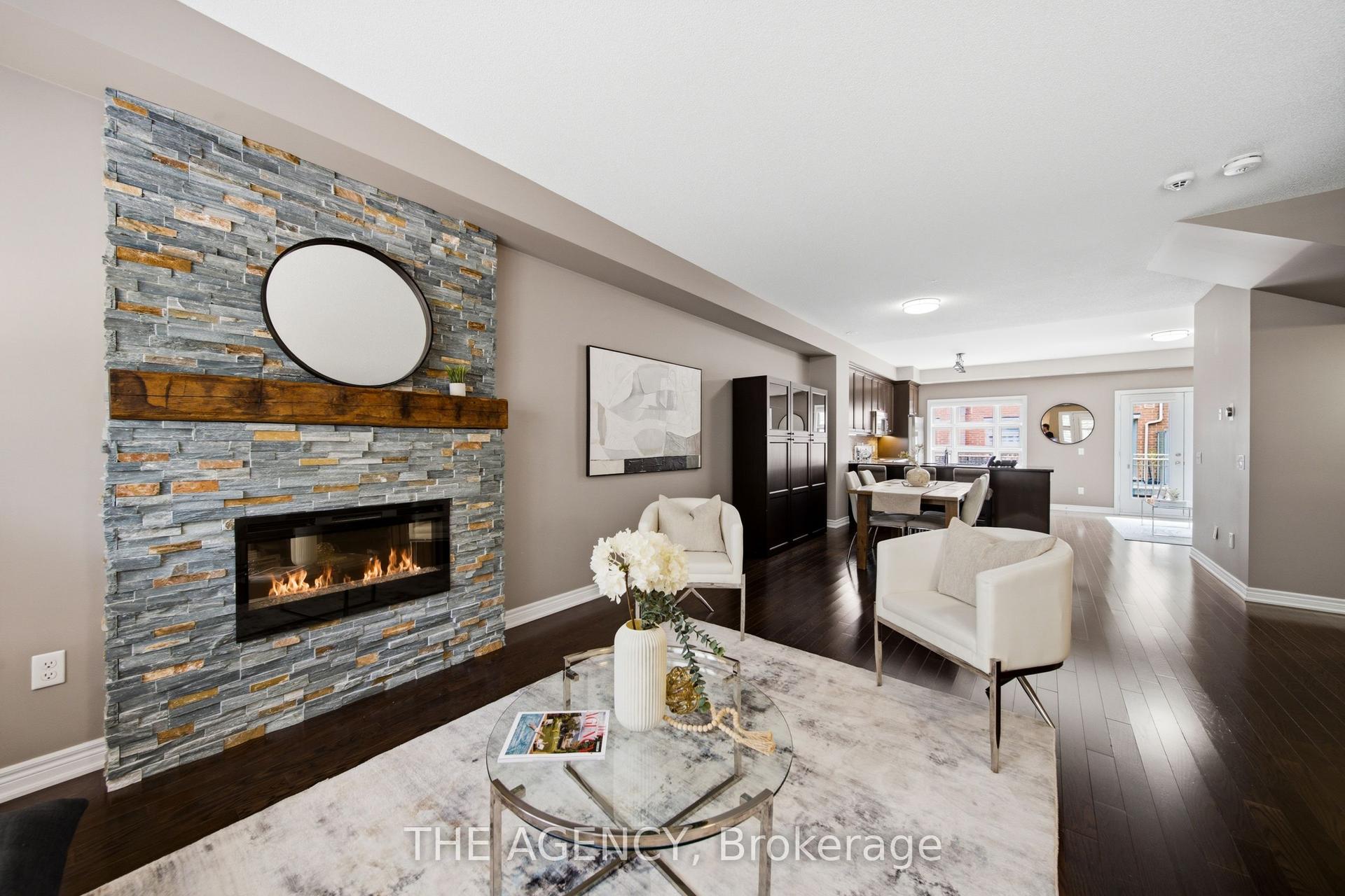 2460 Prince Michael Drive 23 #23, Oakville — Condo Town for sale, photo 1