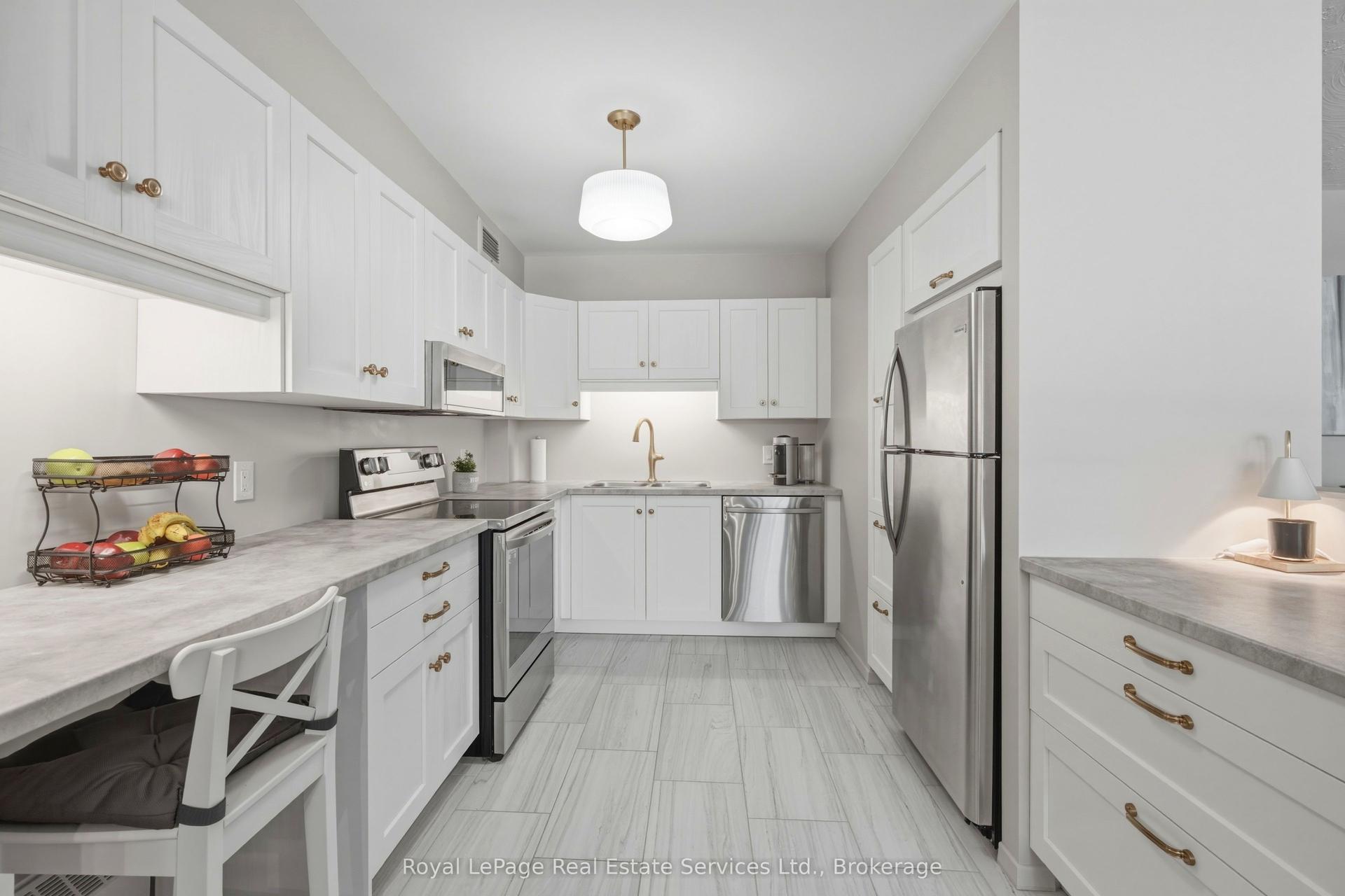 15 Towering Heights Boulevard 102 #102, St. Catharines — Condo for sale, photo 1