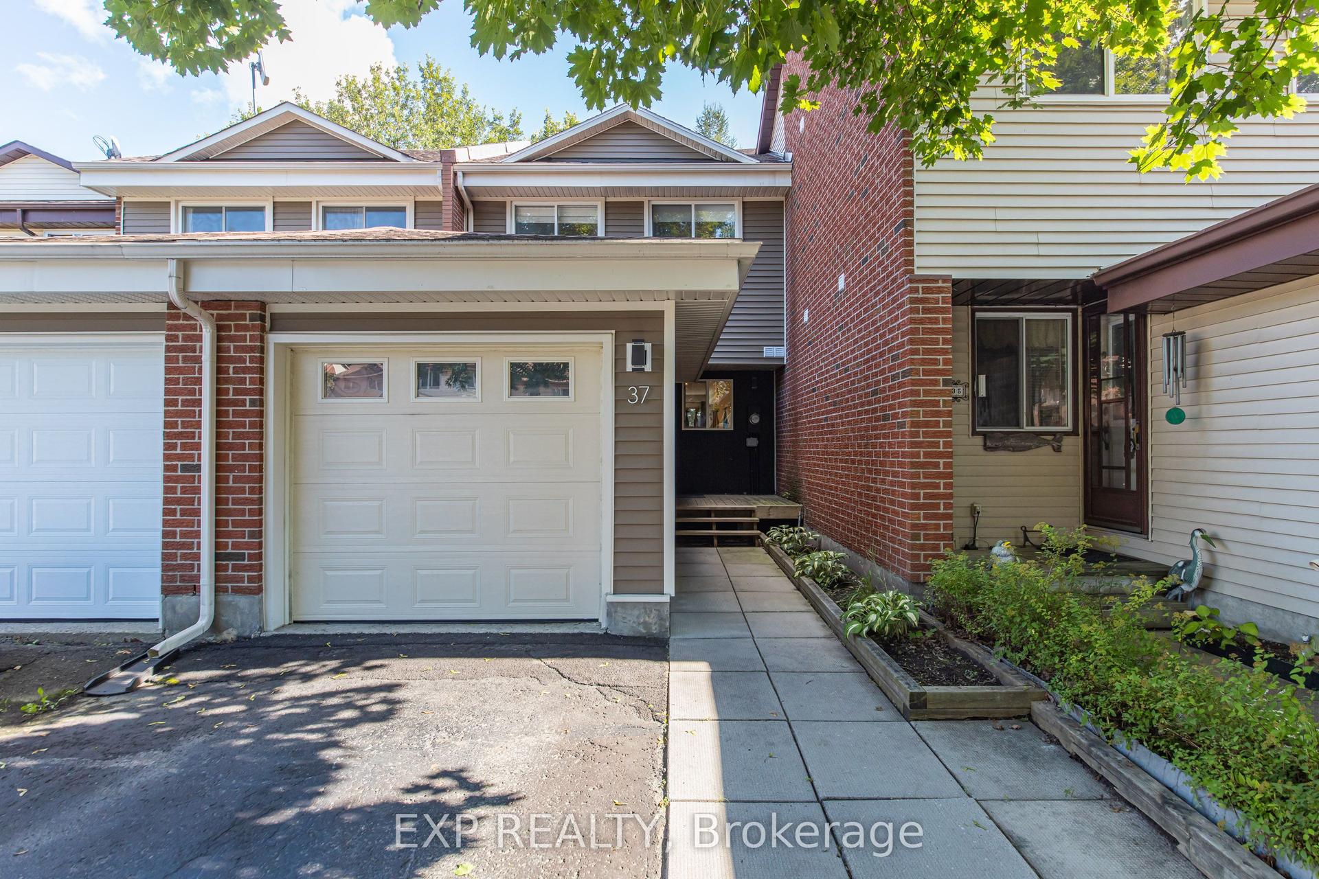 37 Dignard Street, Russell — Townhouse for sale, photo 1