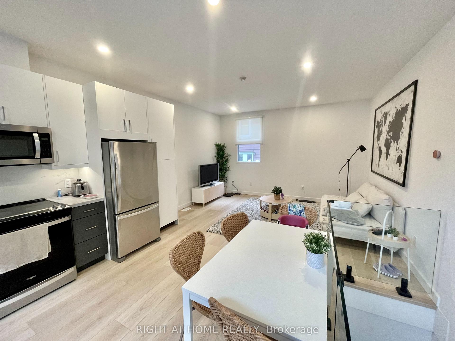 367 Howland Avenue 5 #5, Toronto — Semi-Detached for lease, photo 1