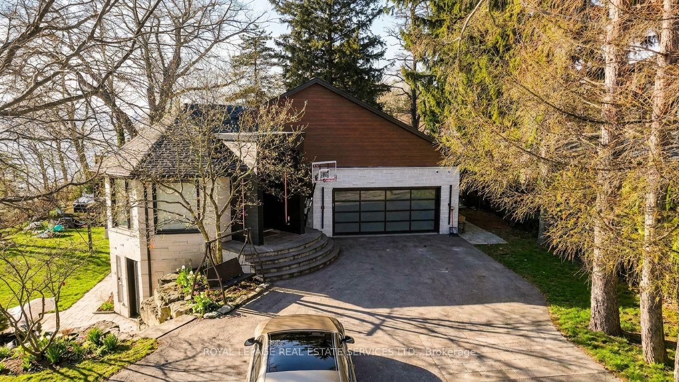 100 Appleby Place — photo 1