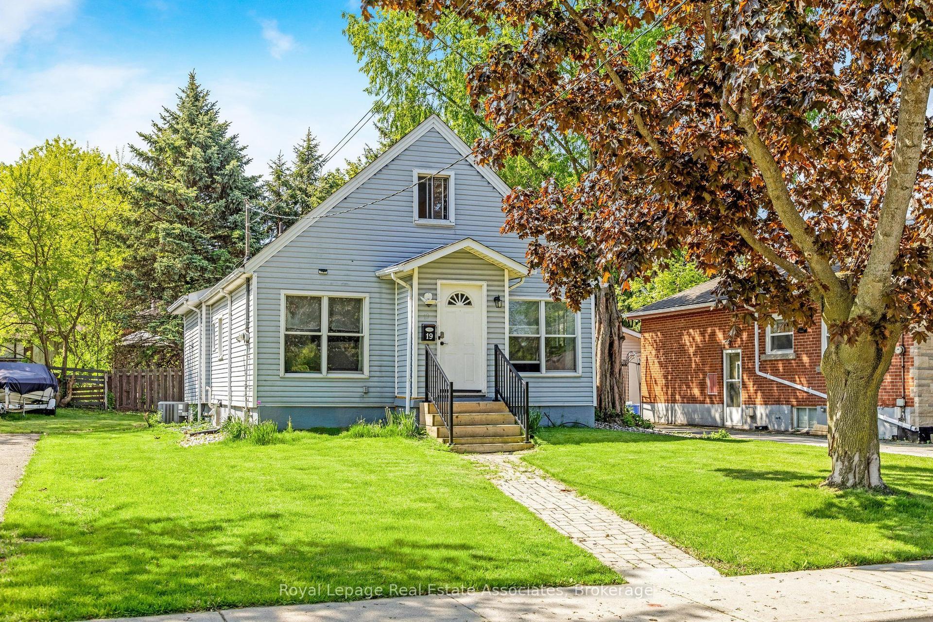 19 Beaucourt Road — photo 1