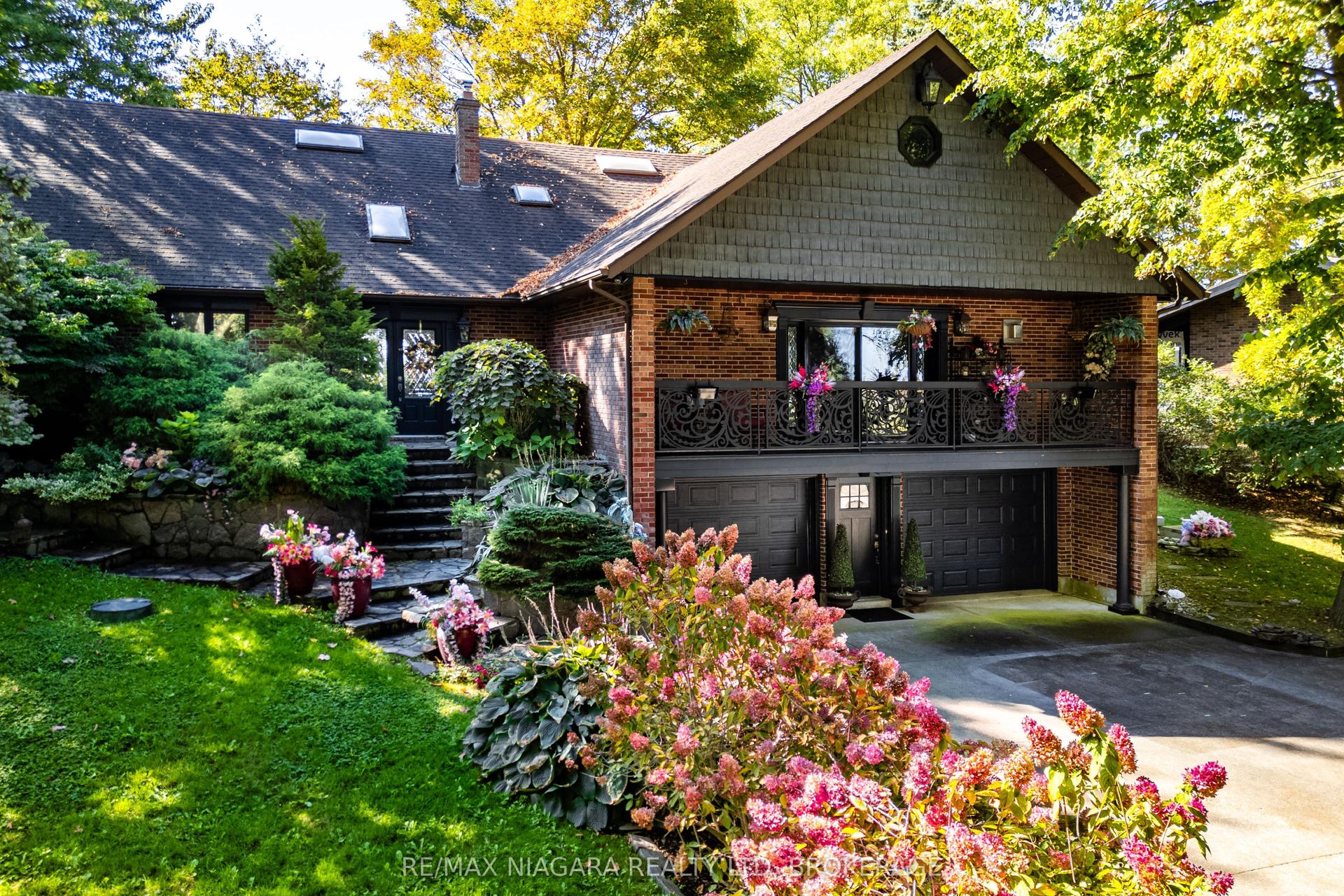 735 Lakeshore Road E, Port Colborne — Detached for sale, photo 1
