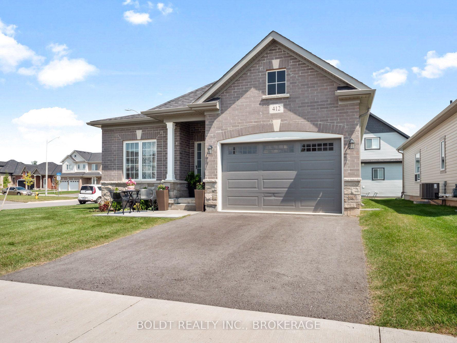 412 Hummel Crescent — photo 1
