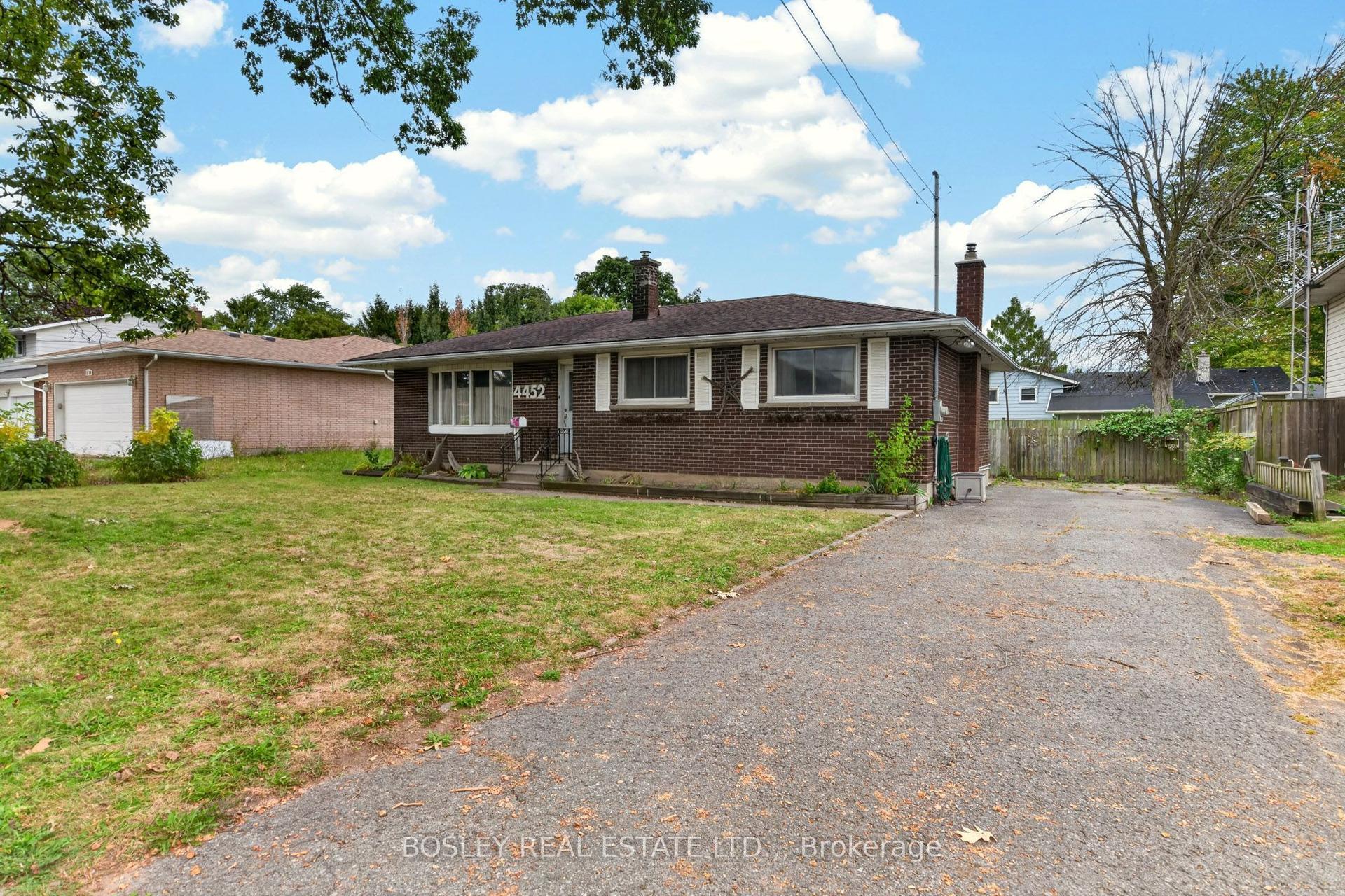 4452 Dorchester Road, Niagara Falls — Detached for sale, photo 1