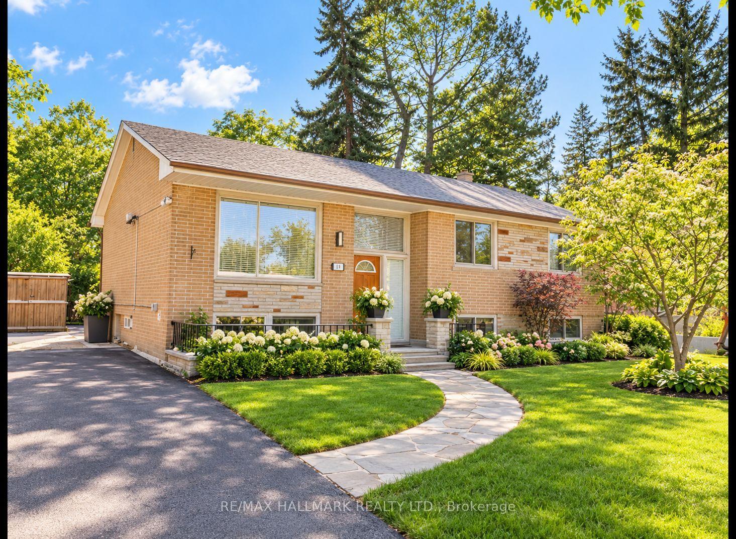 19 Brookwood Court, Toronto — Detached for sale, photo 1