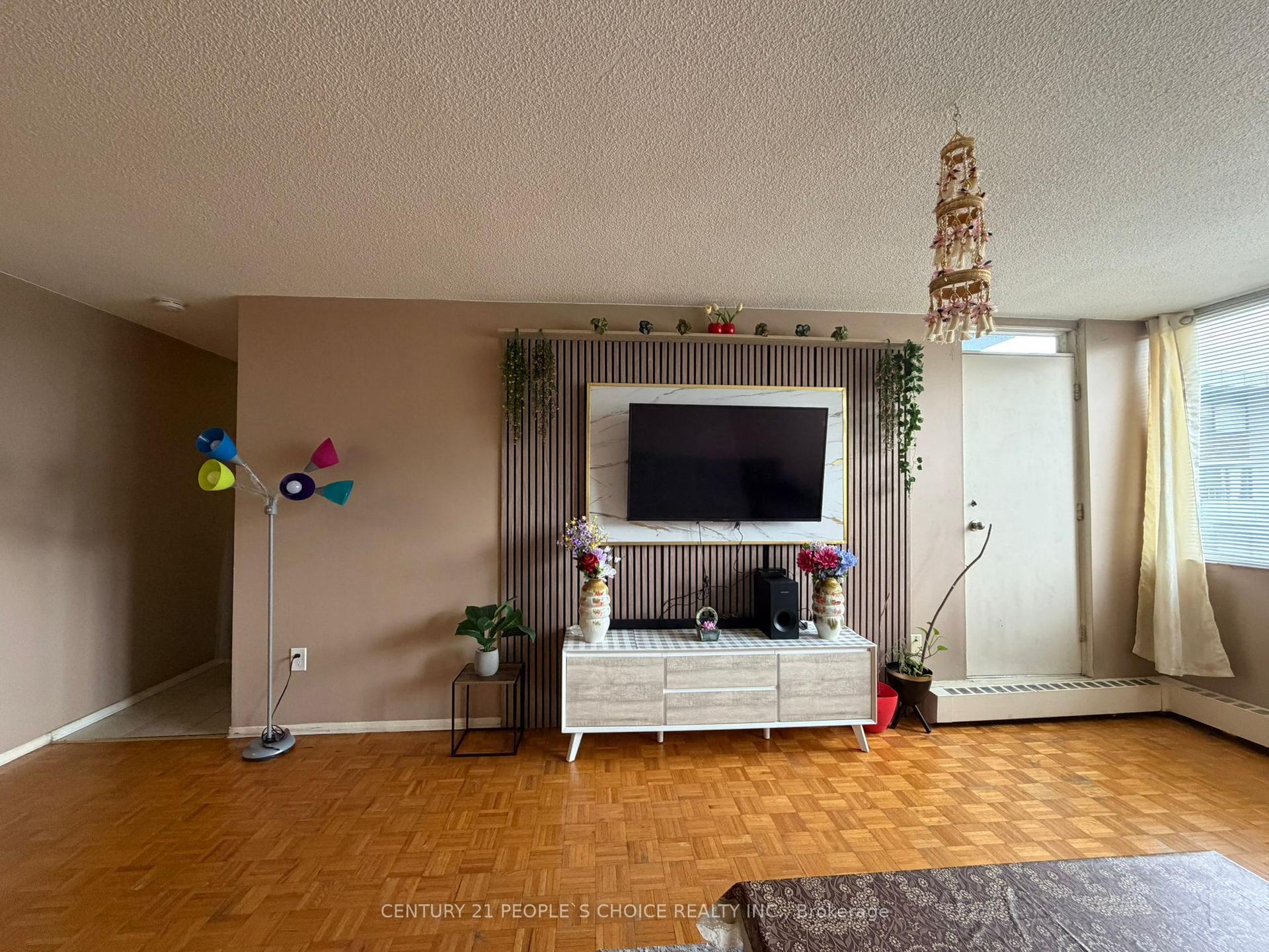 2121 Roche Court 725 #725 — photo 1