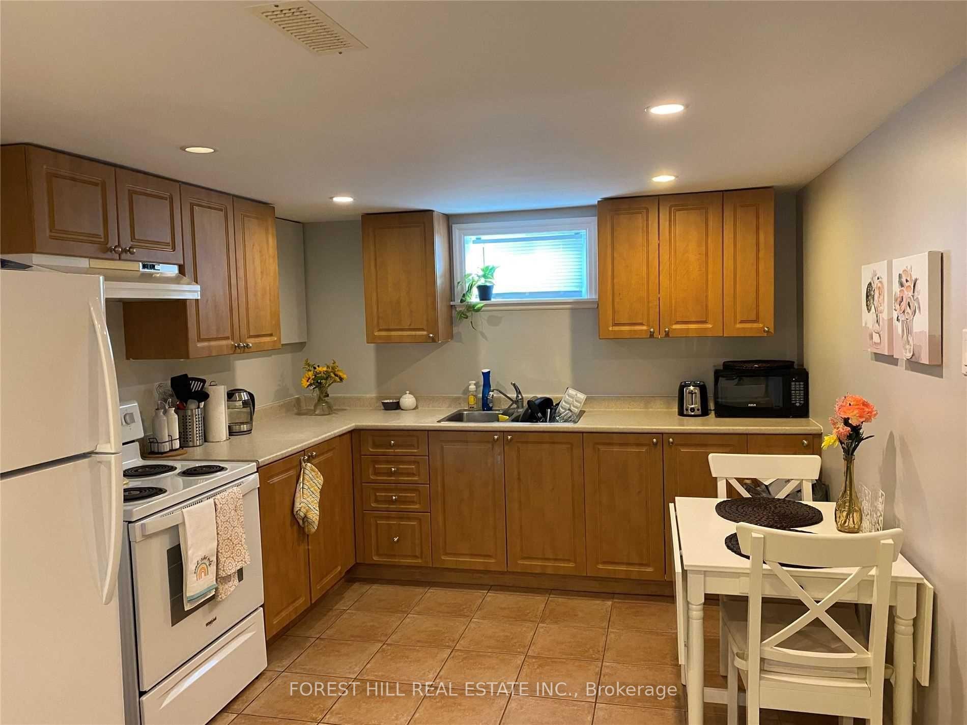 61 Roxborough Road Lower #Lower, Newmarket — Detached for lease, photo 1
