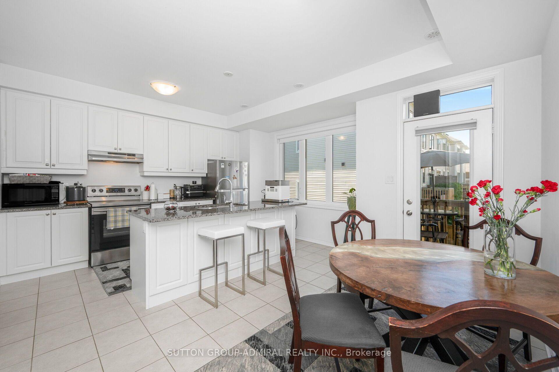 82 Hibiscus Lane, Hamilton — Townhouse for sale, photo 1