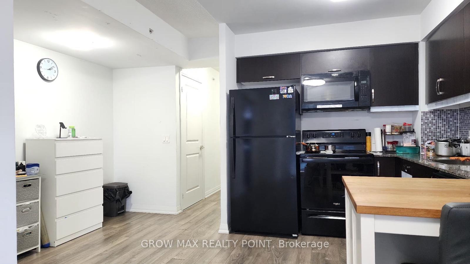 30 Meadowglen Place 907 #907, Toronto — Condo for lease, photo 1