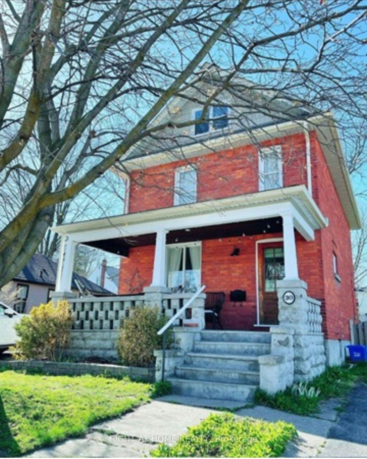 30 GROVE Street E — photo 1