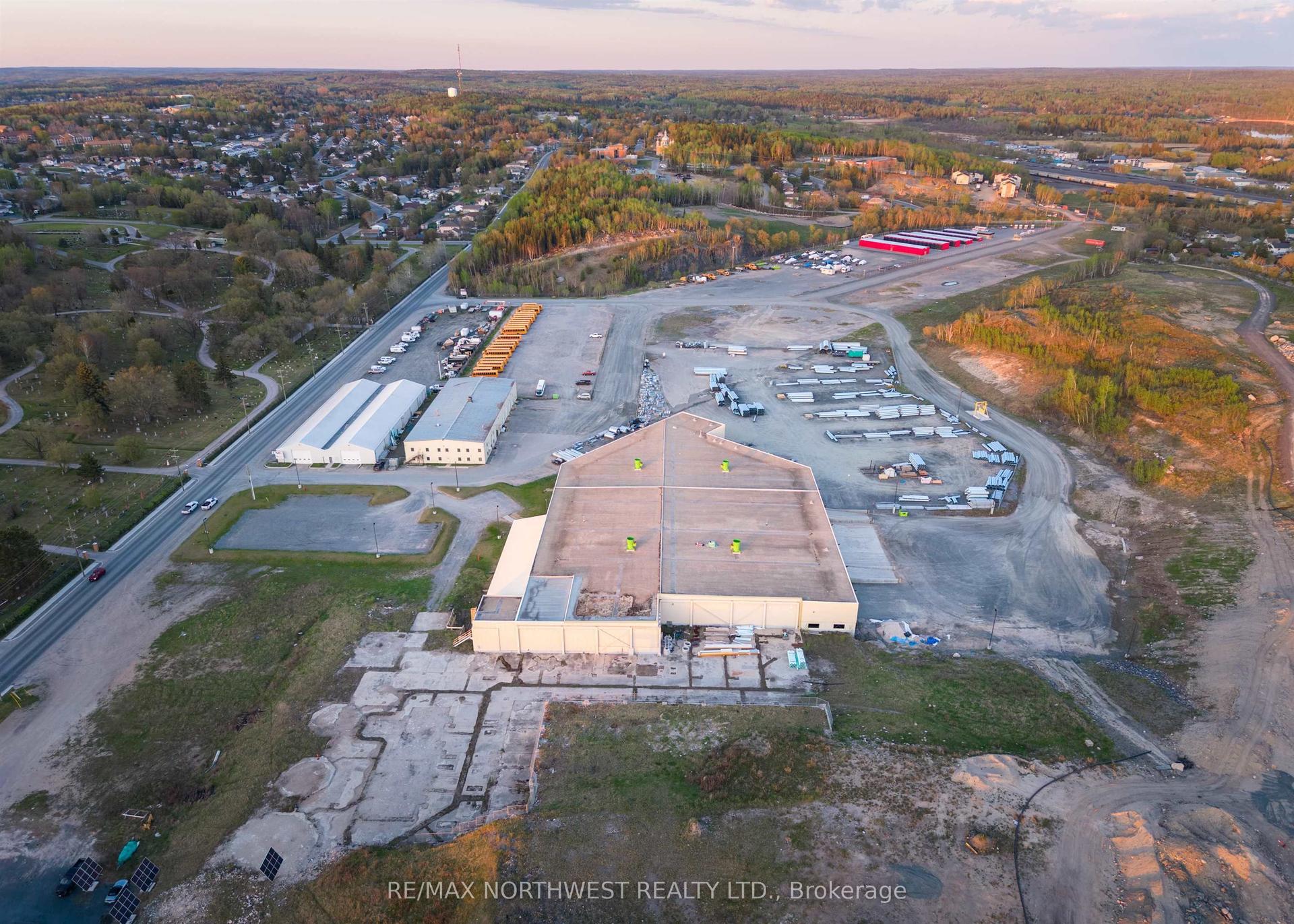661 9th Street N, Kenora — Commercial for sale, photo 1