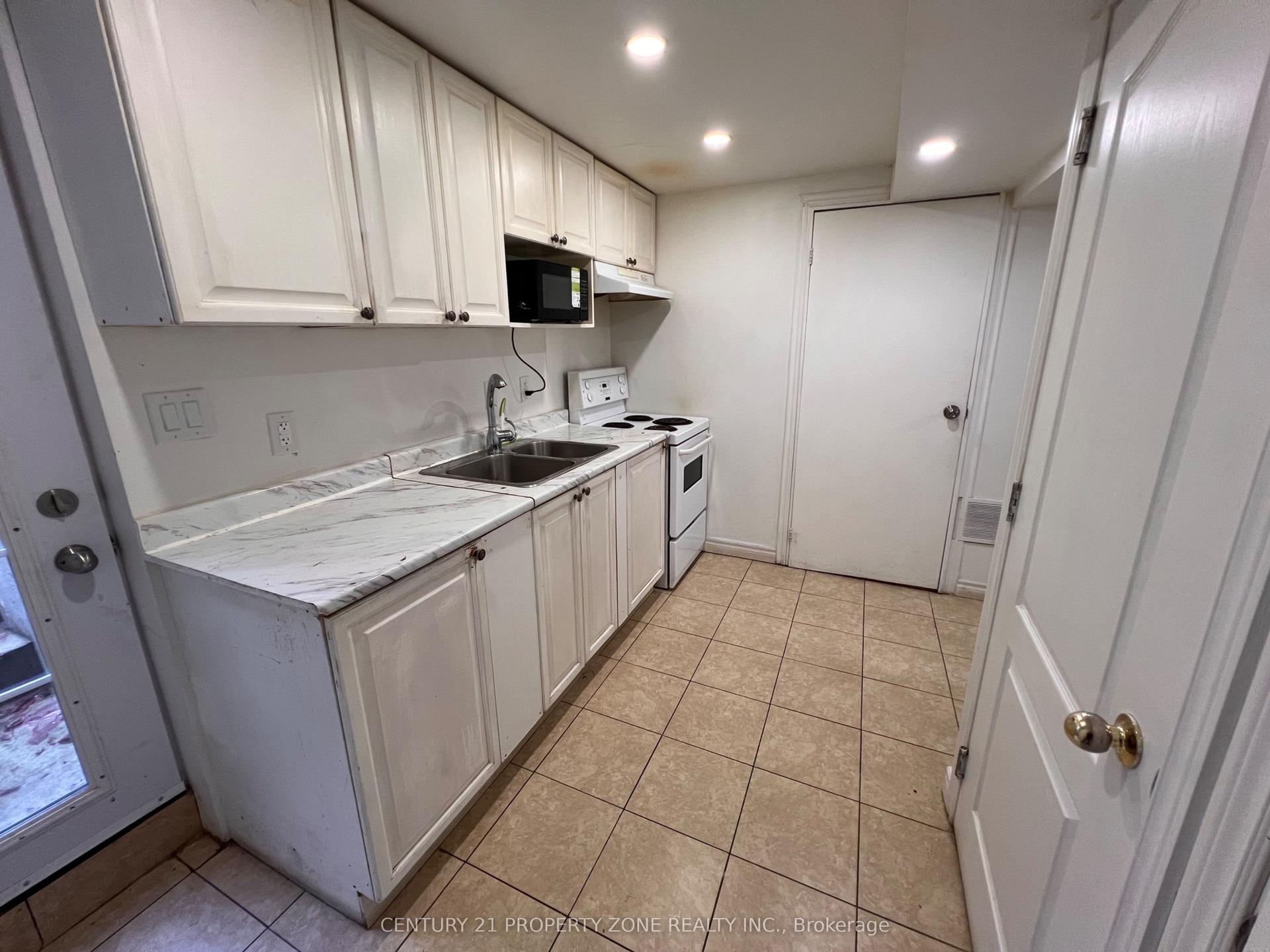 6 Roehampton Crescent W Apartment #Apartment, Brampton — Detached for lease, photo 1