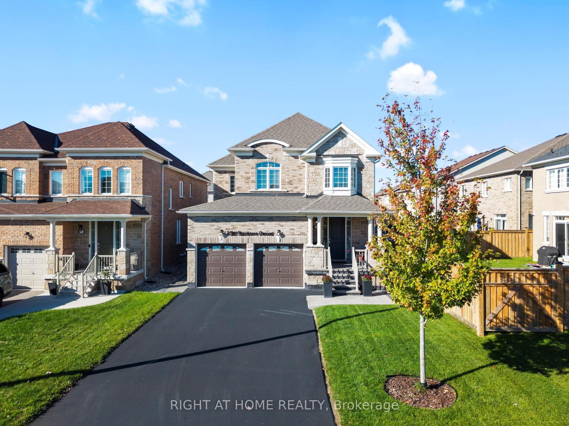 4 Bill Hutchinson Crescent — photo 1
